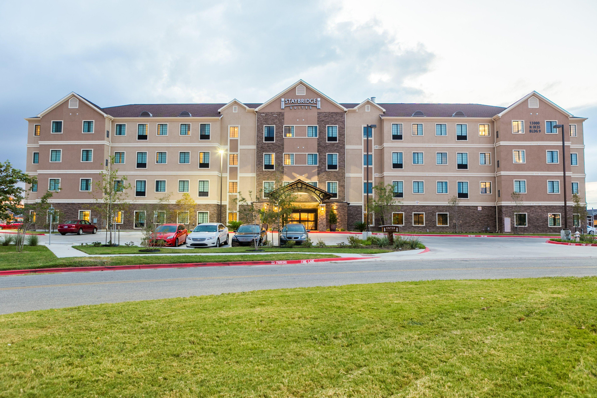 Vista Exterior Staybridge Suites Austin North - Parmer Lane by IHG
