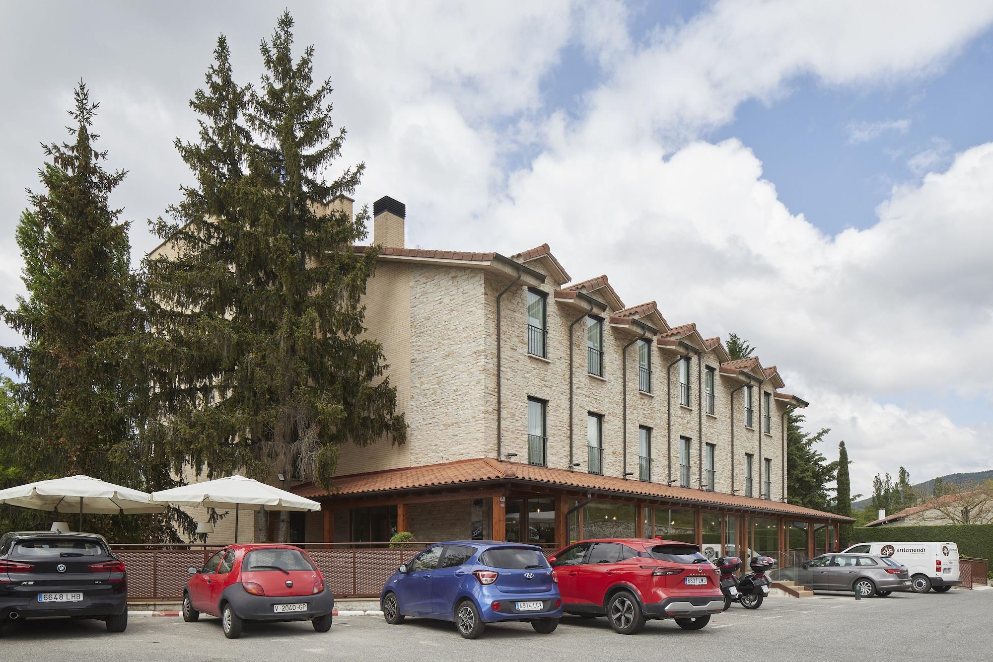 Vista Exterior Hotel Iriguibel