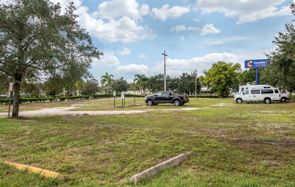 Comfort Suites Orlando Airport - Hoteles cerca de Cerca del Aeropuerto en Orlando