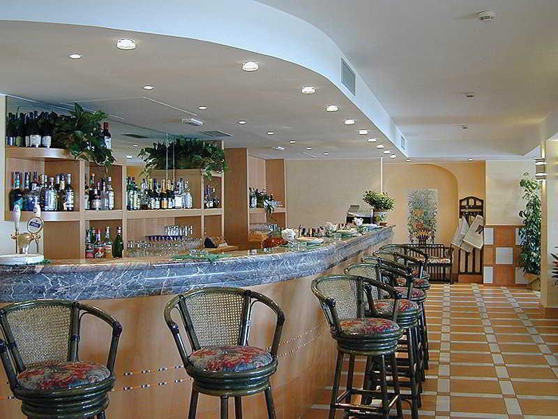 Bar/Salón Ariston and Palazzo Santa Caterina