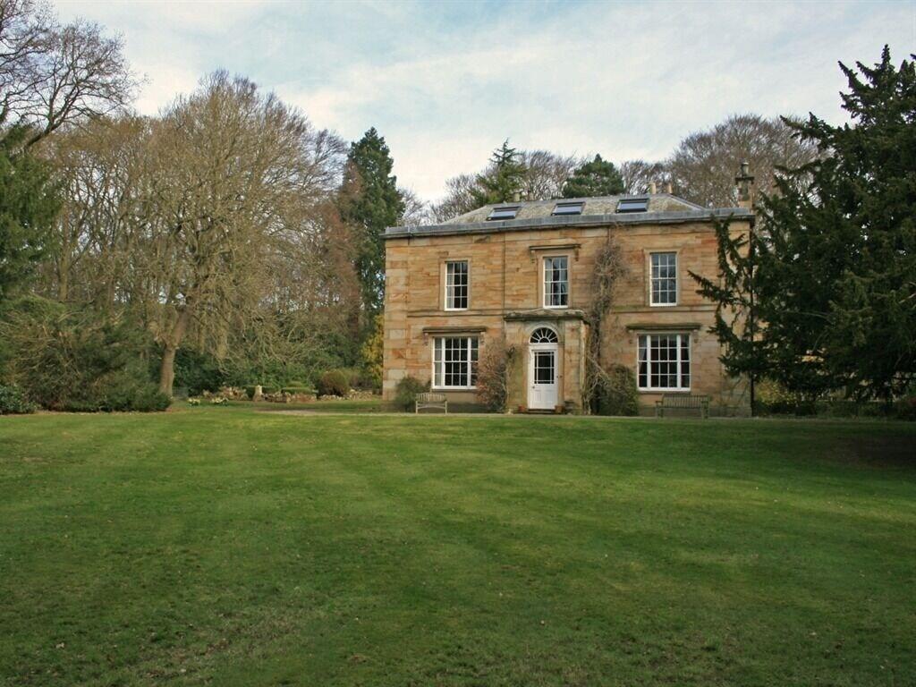 Varios Burnhopeside Hall