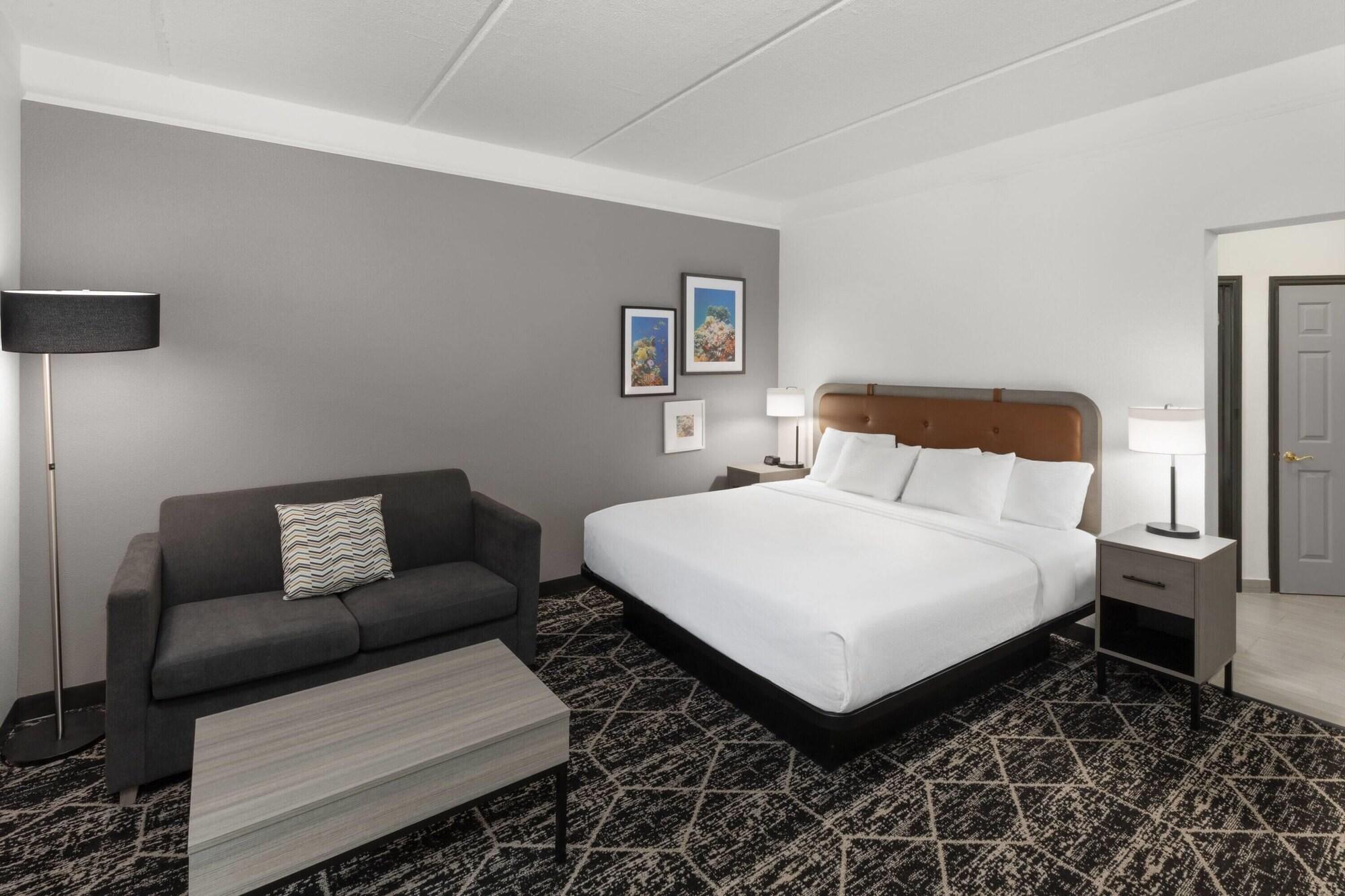Habitación La Quinta Inn & Suites by Wyndham Houston Bush IAH South