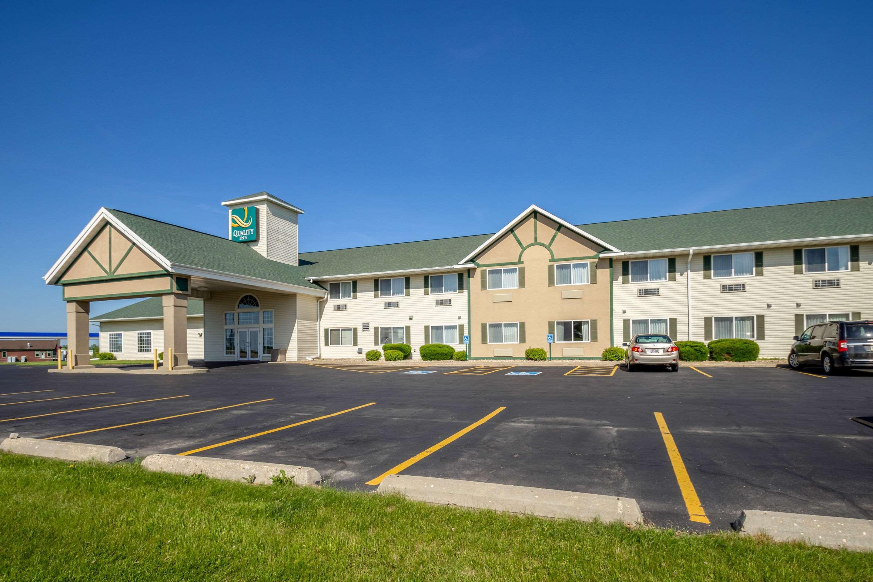 Vista Exterior Quality Inn Mineral Point