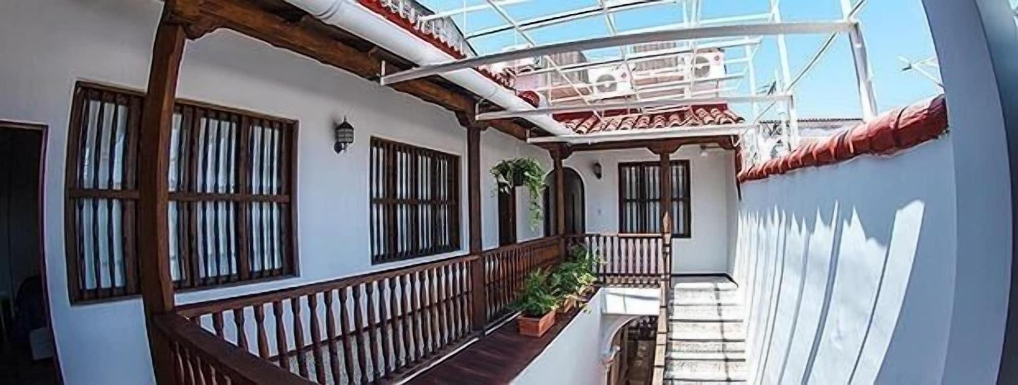 Vista Exterior Hotel Santa Alejandria