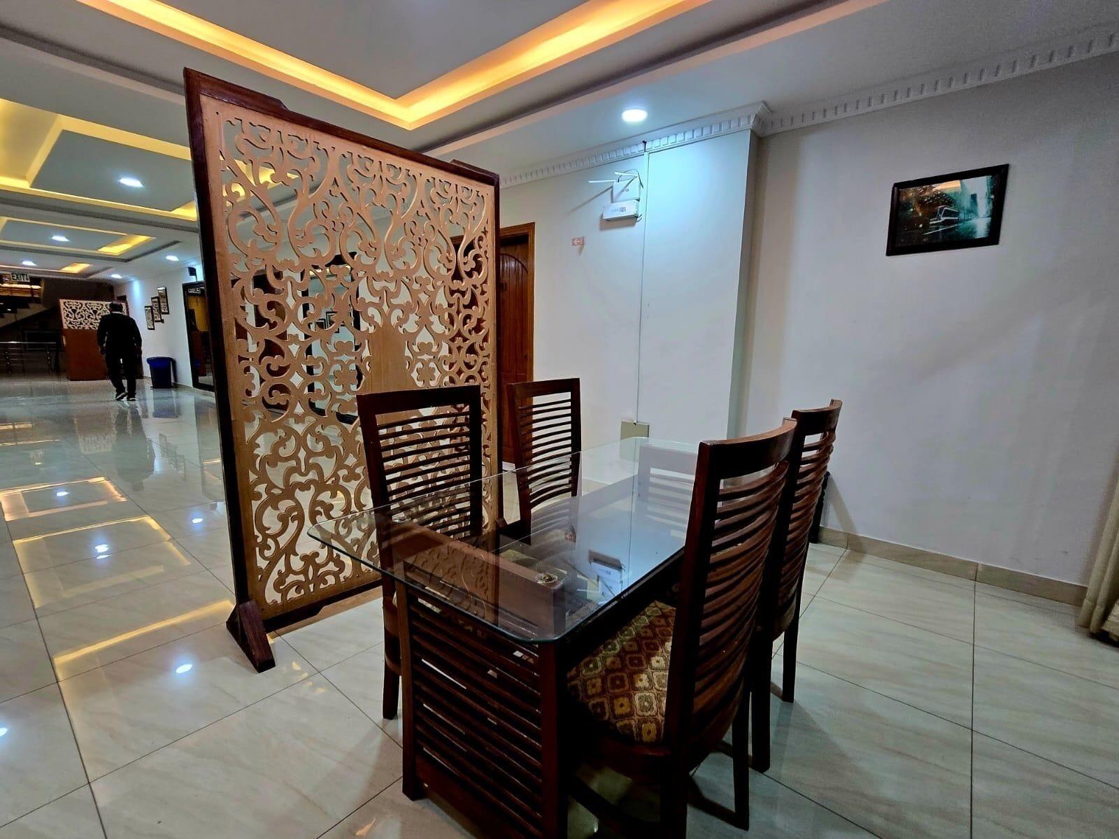 Varios Grand Taj Hotel