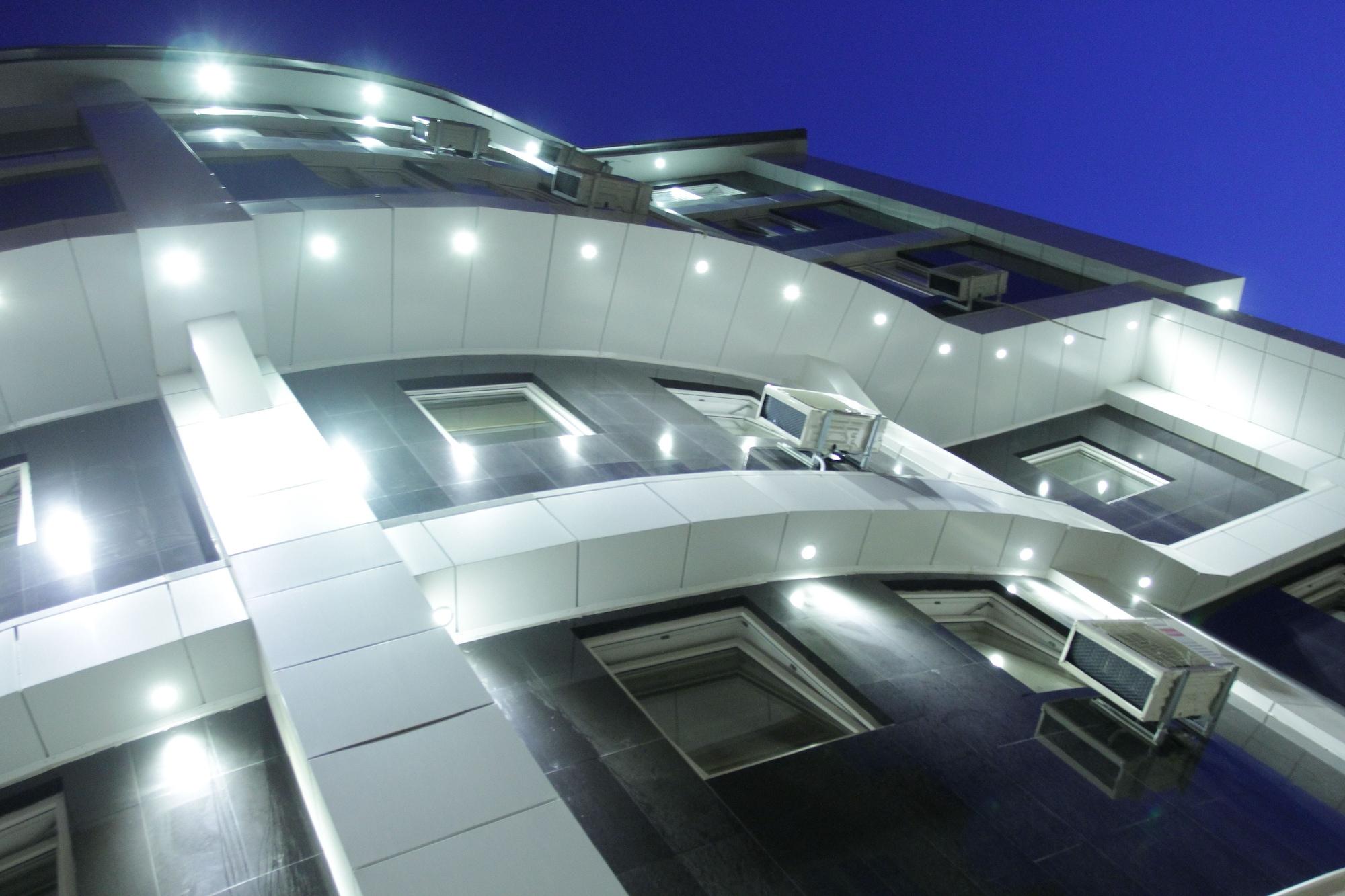 Vista Exterior Bali Colosseum Hotel