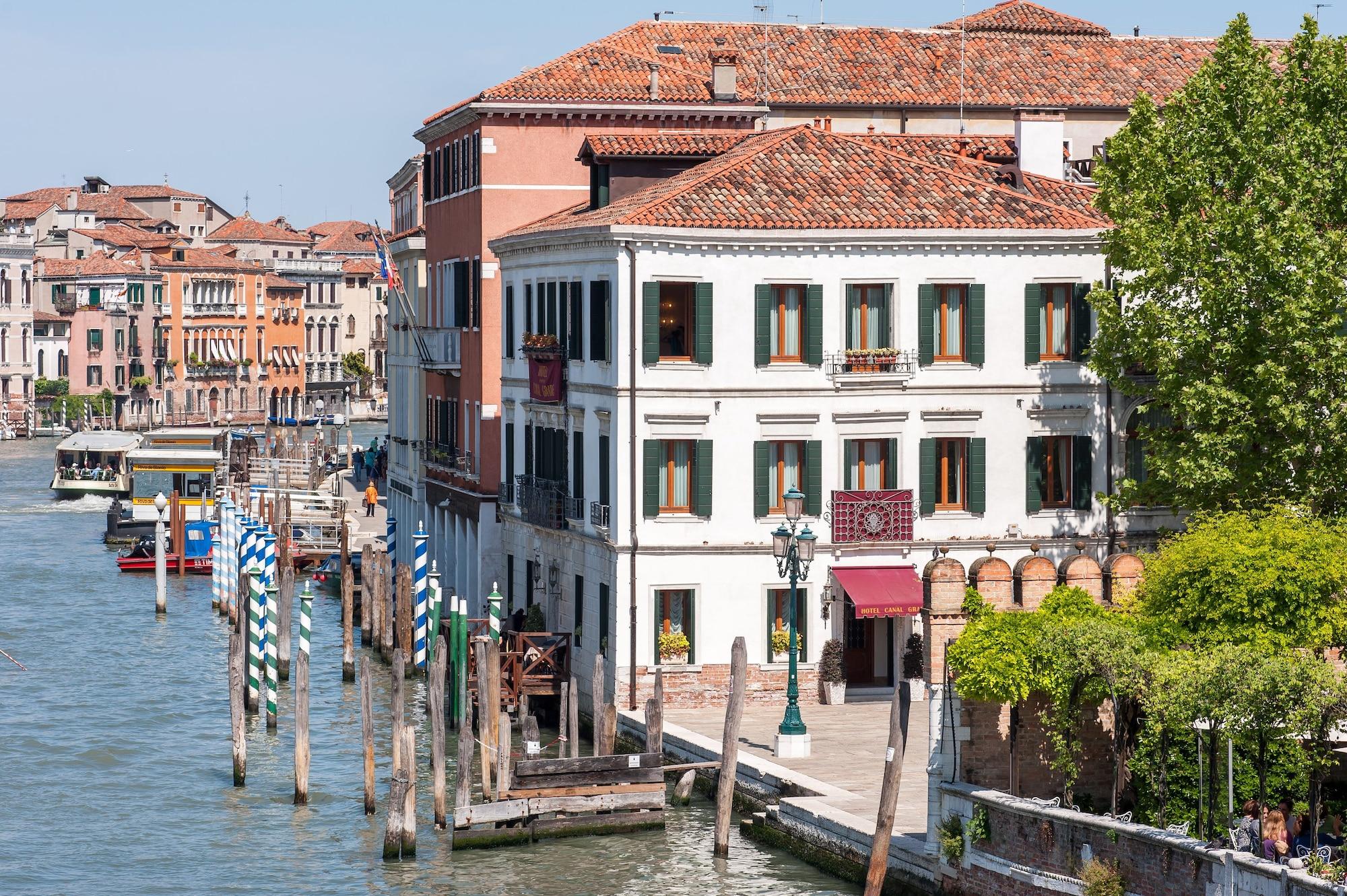Vista da fachada Hotel Canal Grande