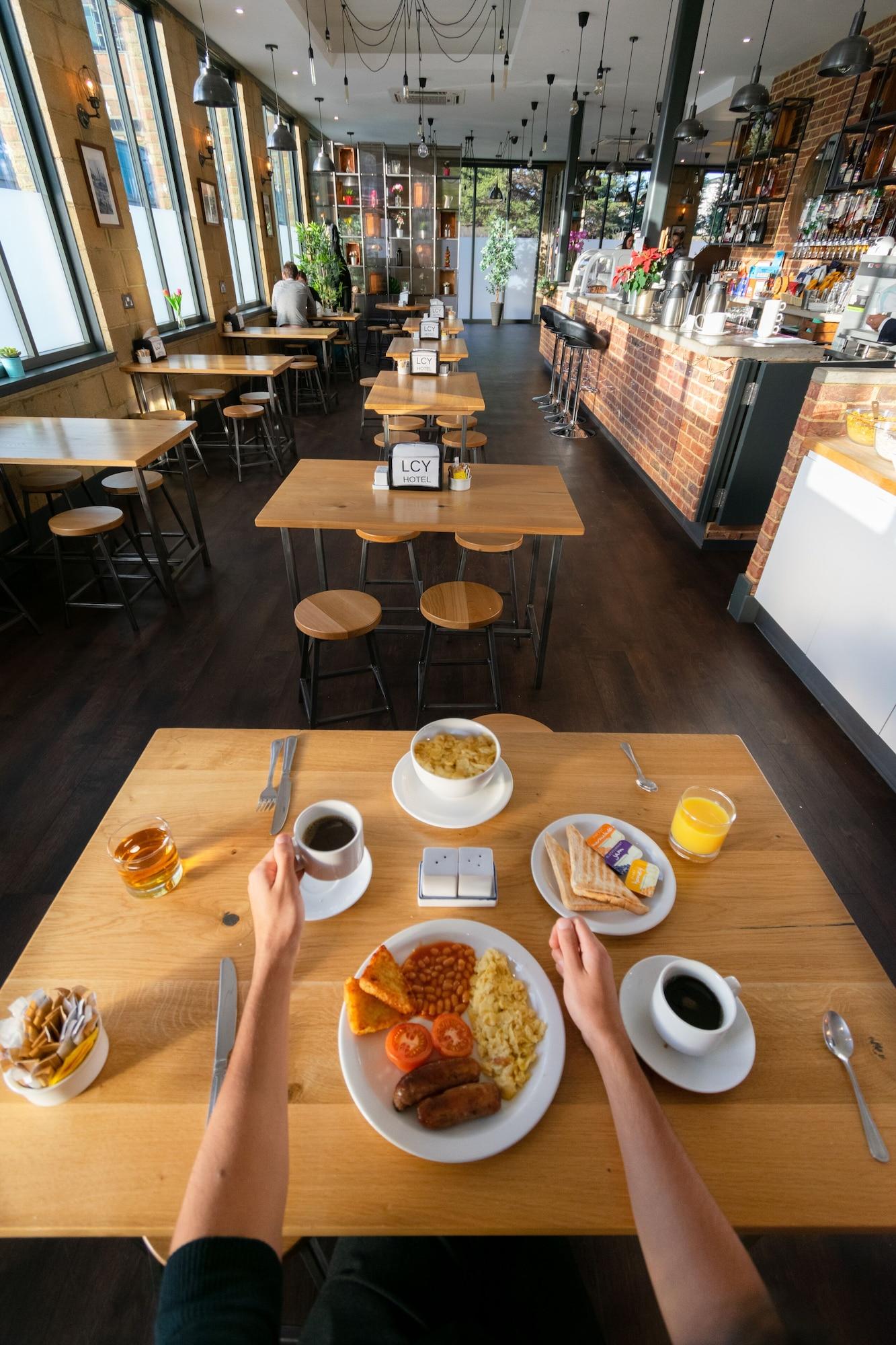 Restaurant London City Airport Hotel