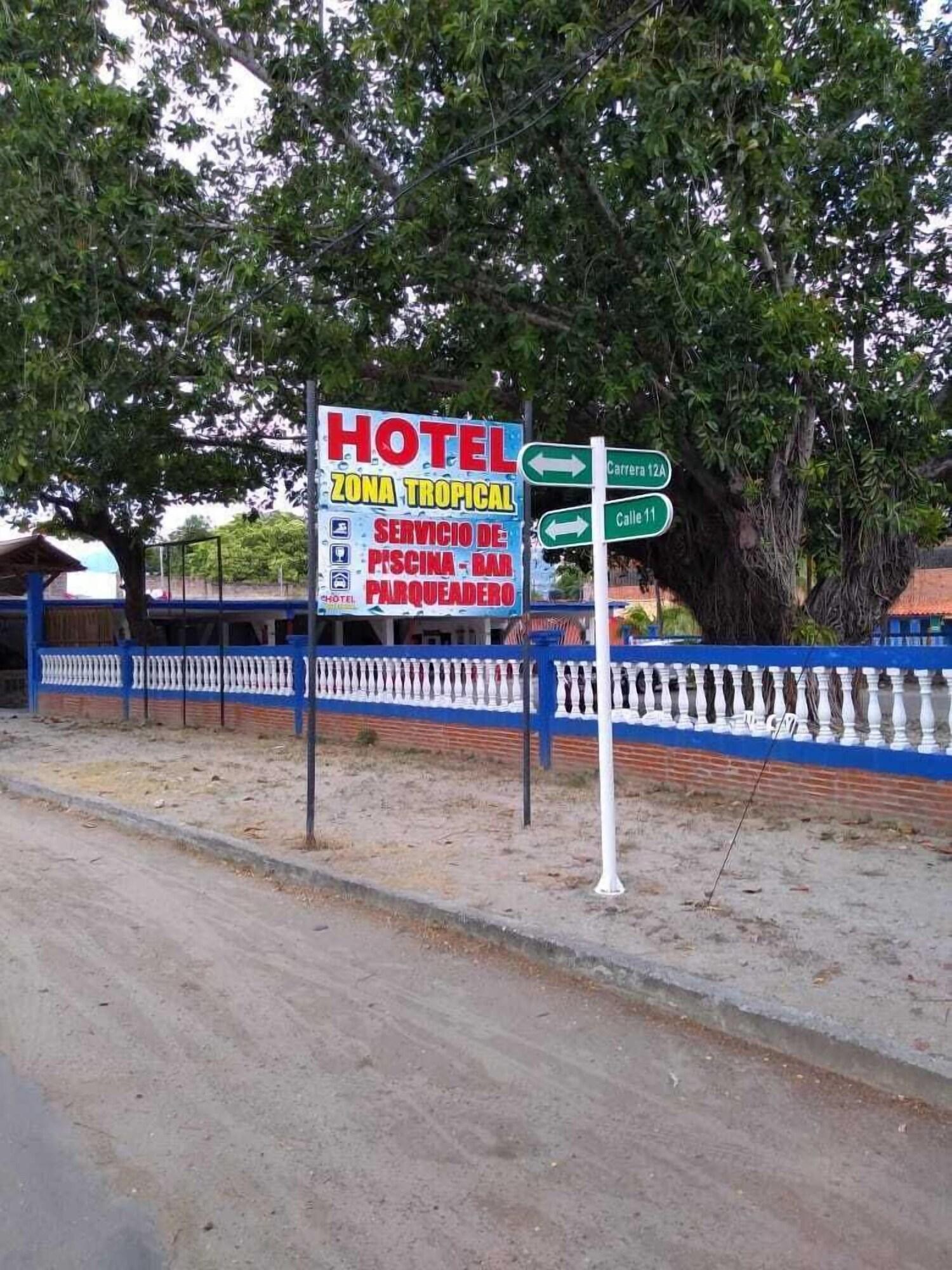 Vista Exterior Hotel Zona Tropical