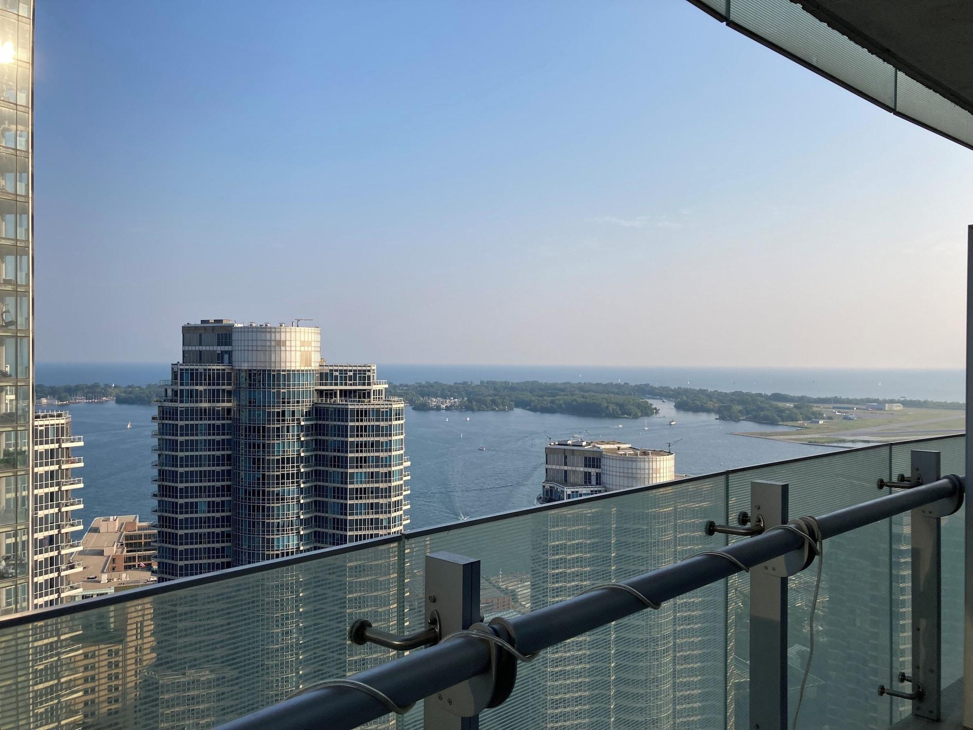 Equipamiento de Habitación 12 York by CN tower