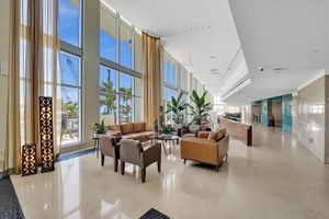 Alquiler Vacacional - VIP Beachfront Penthouse: High-Floor Views & Resort Amenities