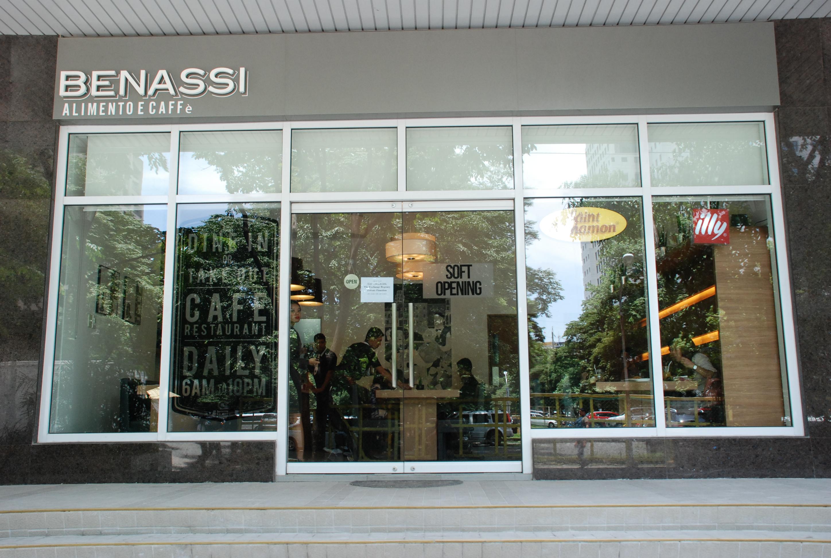 Restaurant The Exchange Regency Residence Hotel