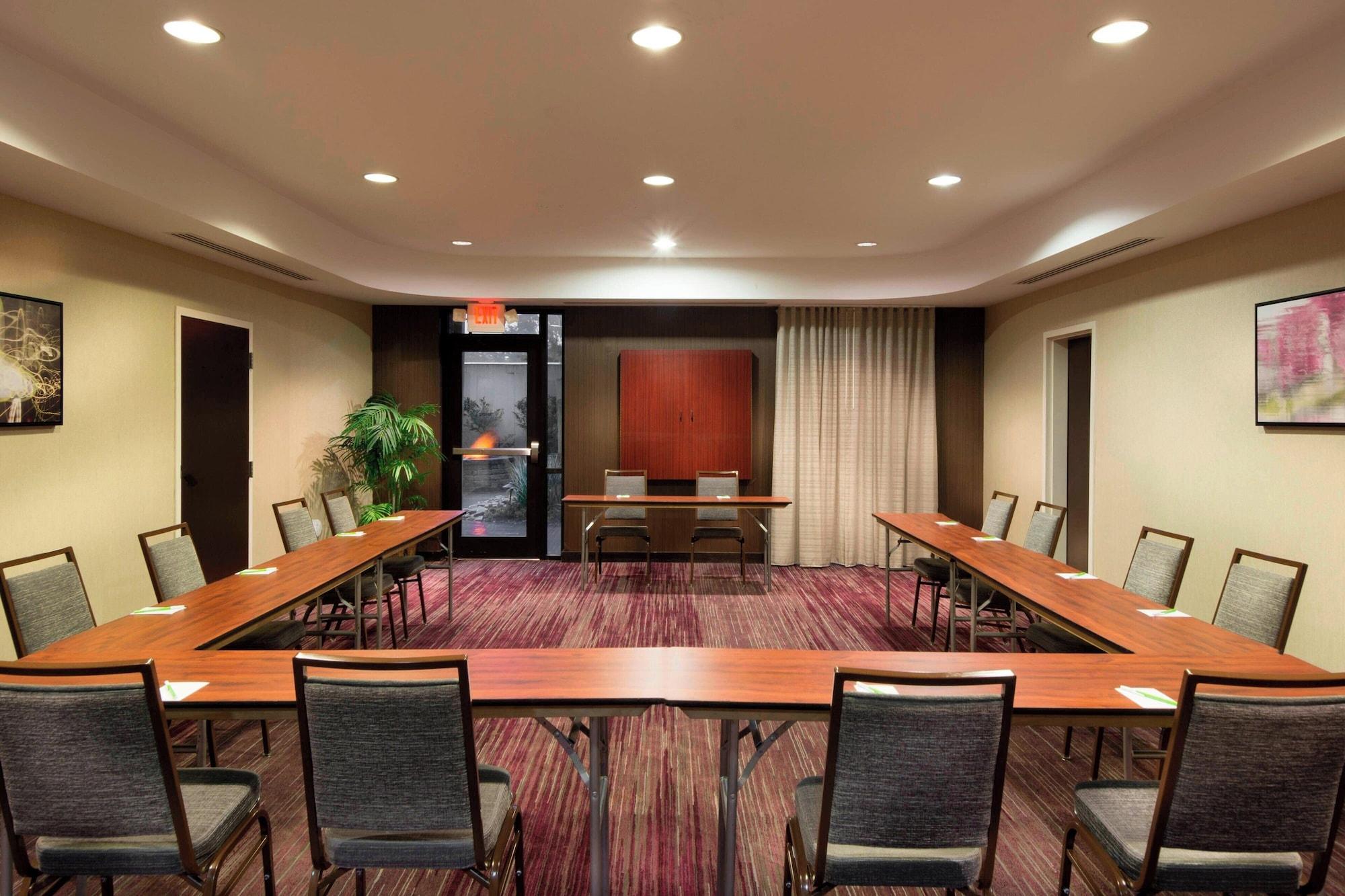 Sala de Reuniones Courtyard by Marriott Greensboro Airport