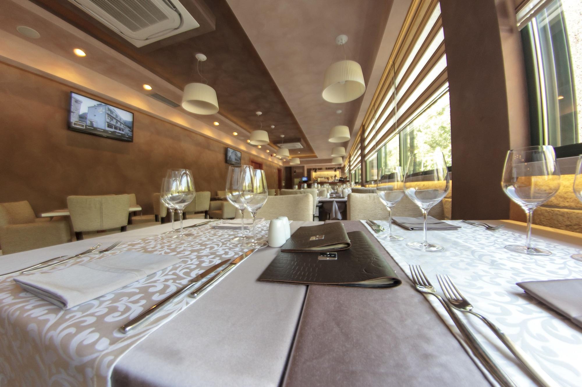 Restaurant Porto In Hotel
