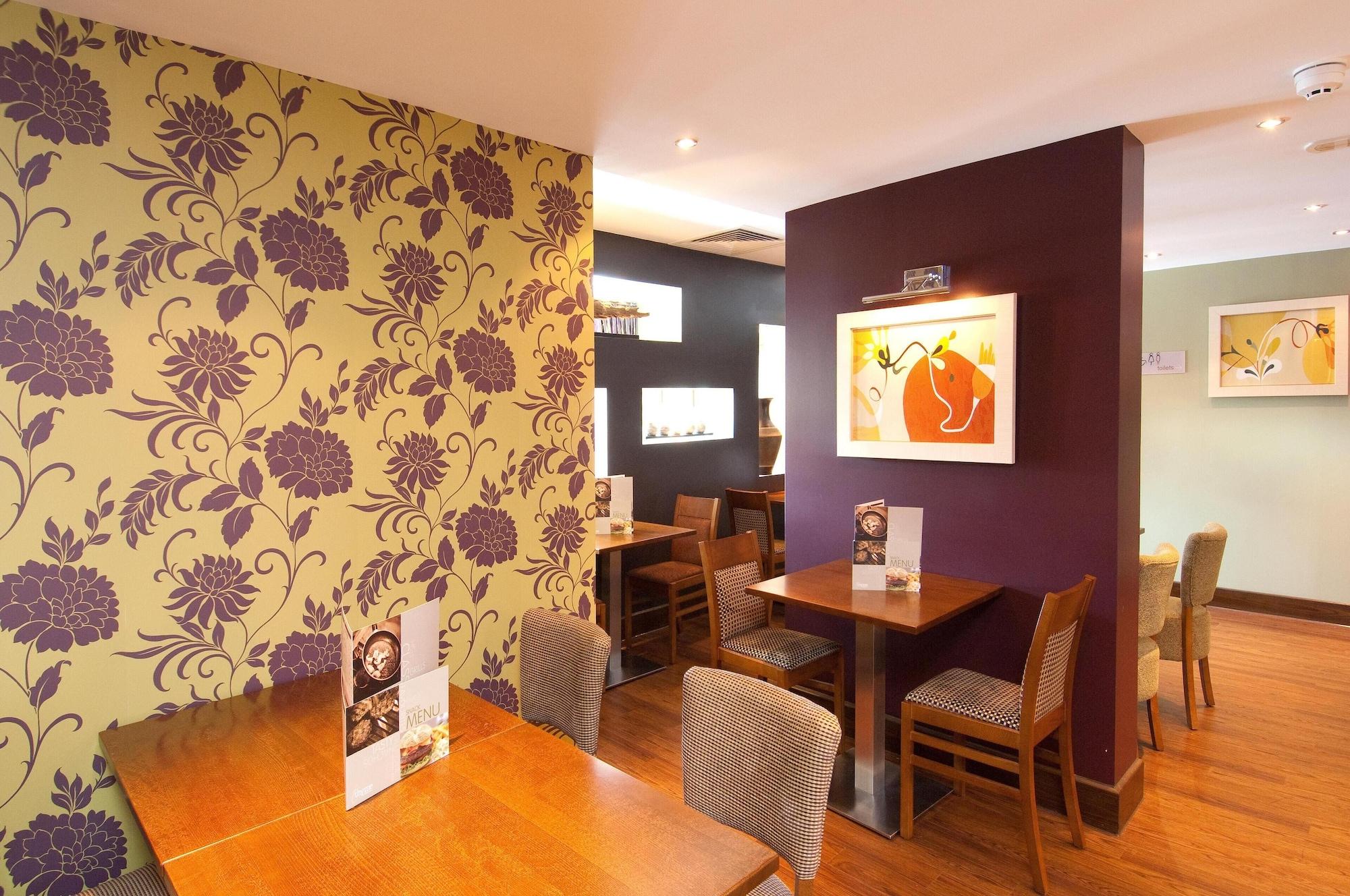 Restaurant Premier Inn London Gatwick Manor Royal