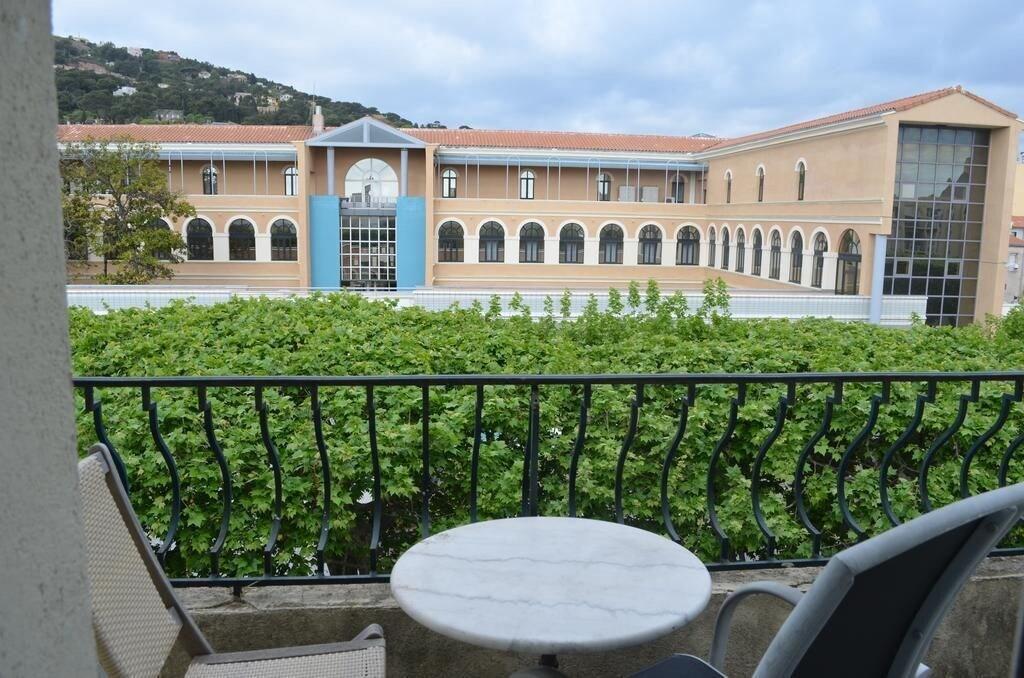 Varios Hotel Regina