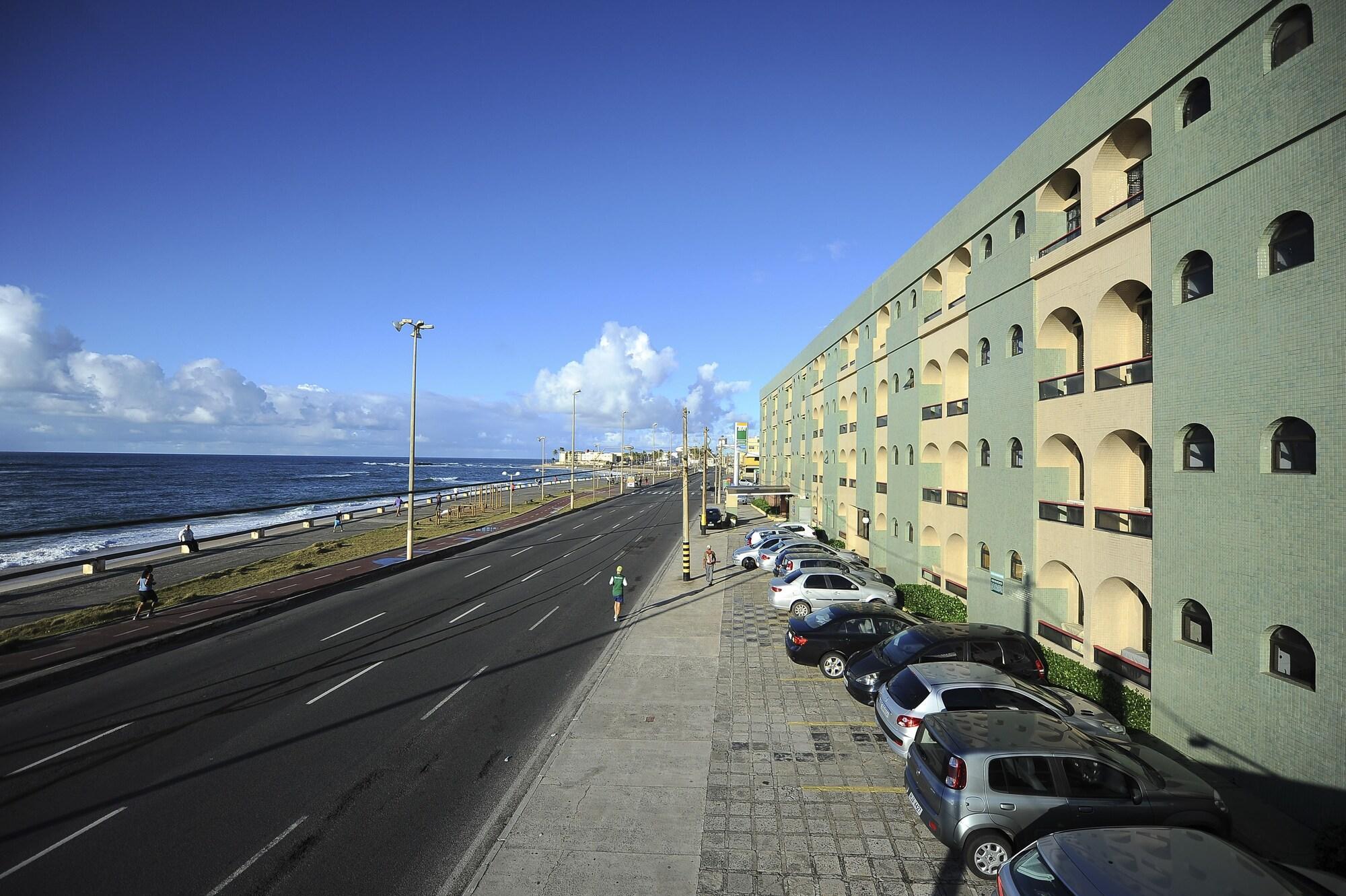 Vista da fachada Hotel Verdemar