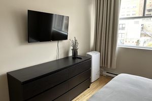 Alquiler Vacacional - 2BR Historic Luxury Retreat in the Heart of Golden Square Mile Downtown Montreal