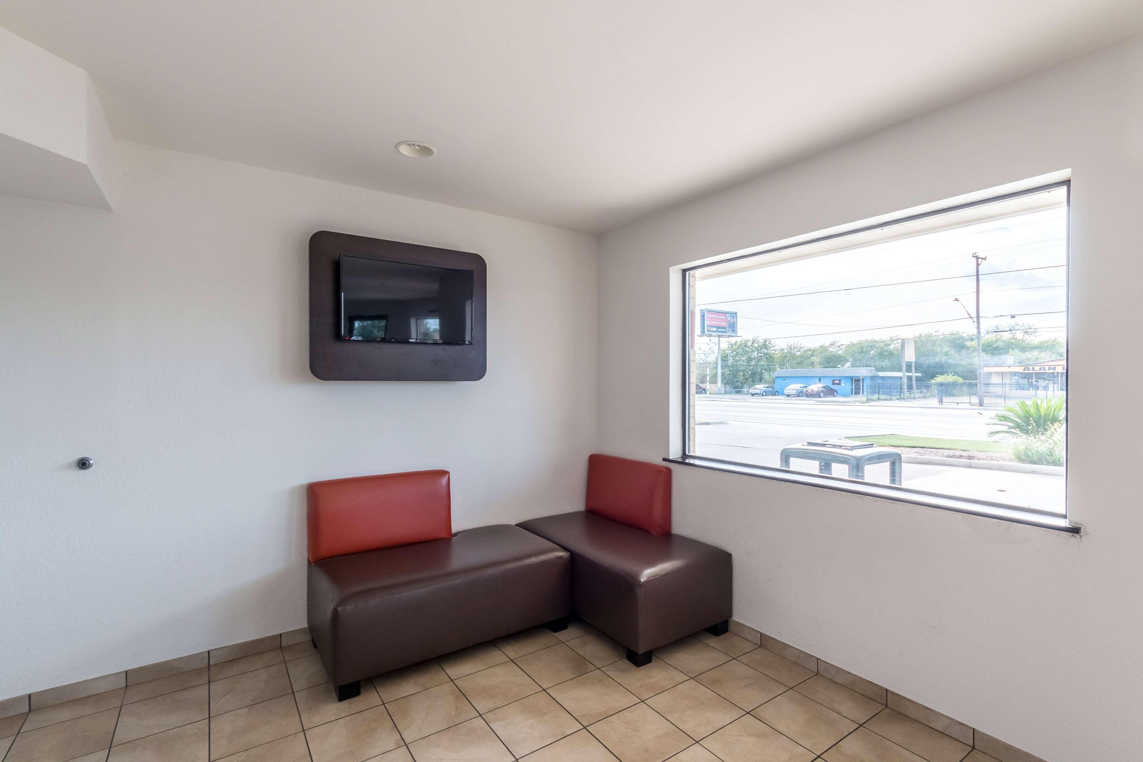 Vista Lobby Motel 6 San Antonio, TX - South WW White Rd