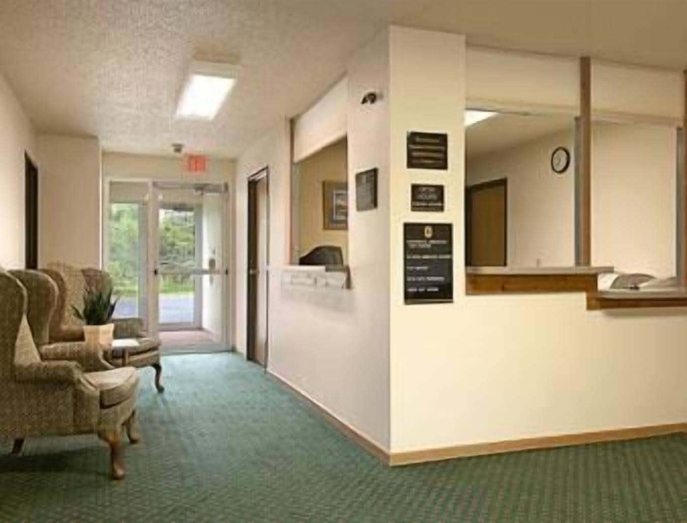 Vista Lobby Super 8 by Wyndham Phillips