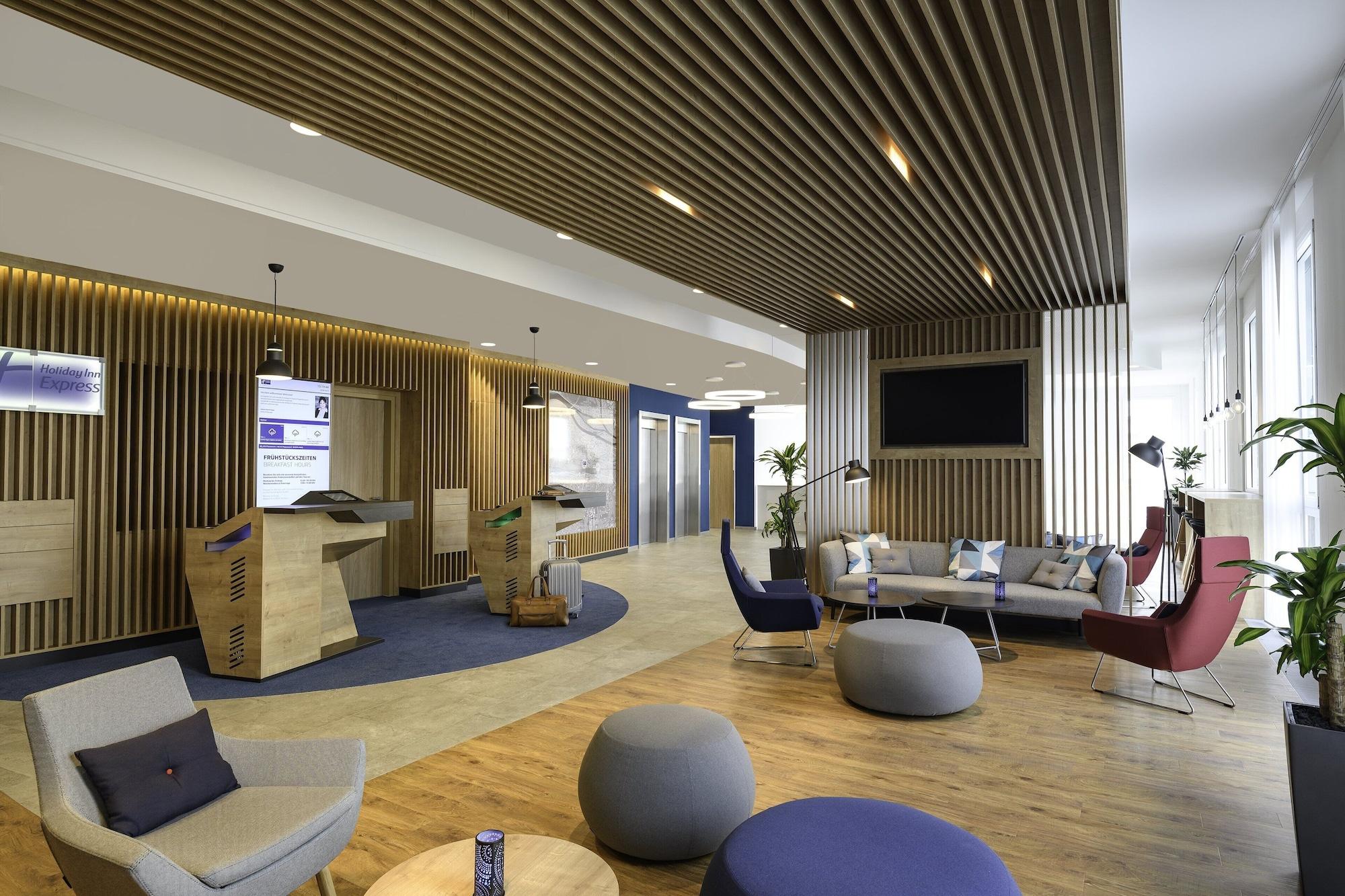Vista Lobby Holiday Inn Express Regensburg by IHG