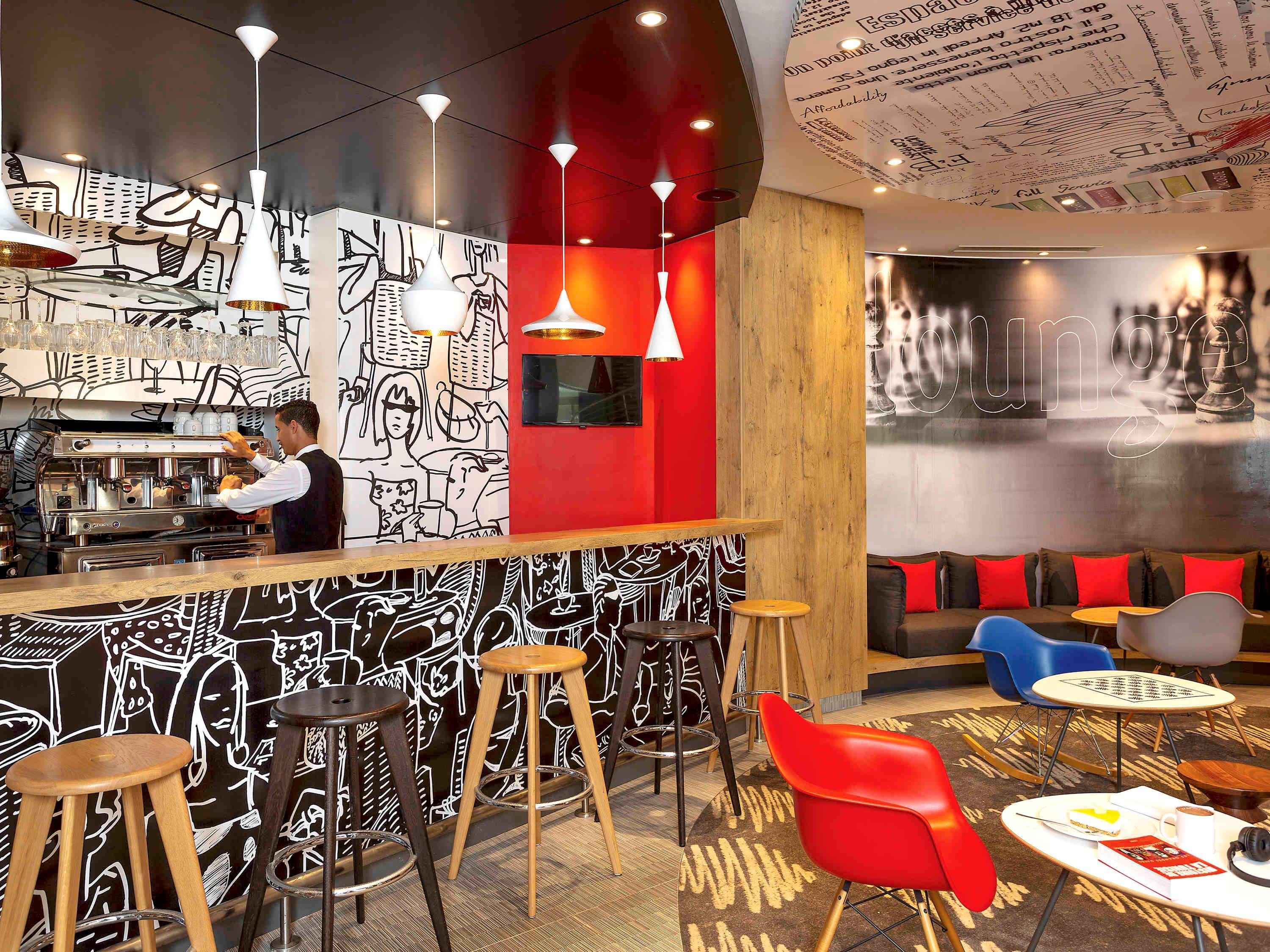 Bar/Salón ibis Sfax