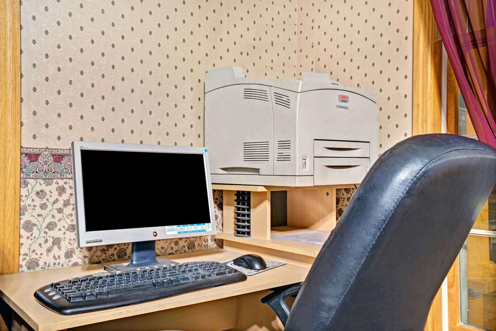 Centro de Negocios Travelodge by Wyndham Red Wing