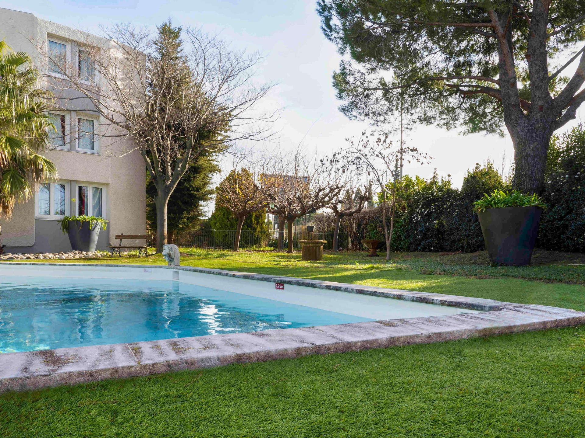 Vista Exterior ibis Arles