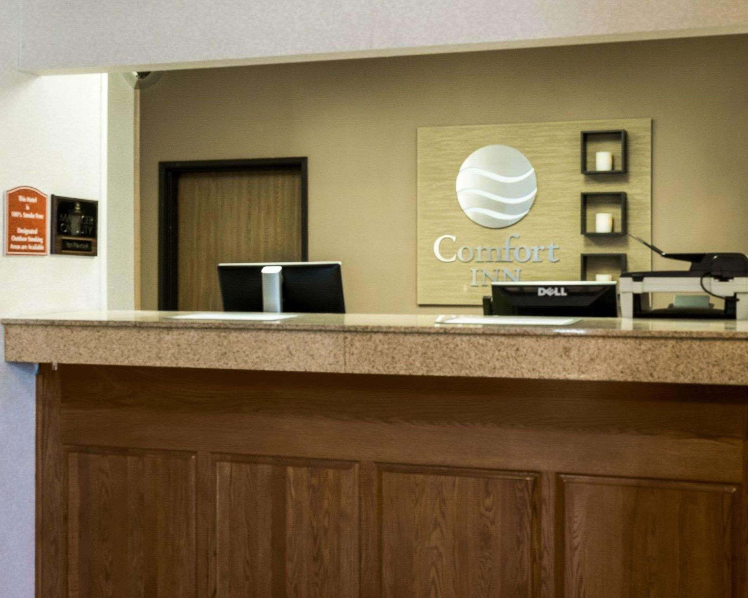 Vista Lobby Comfort Inn Jamestown