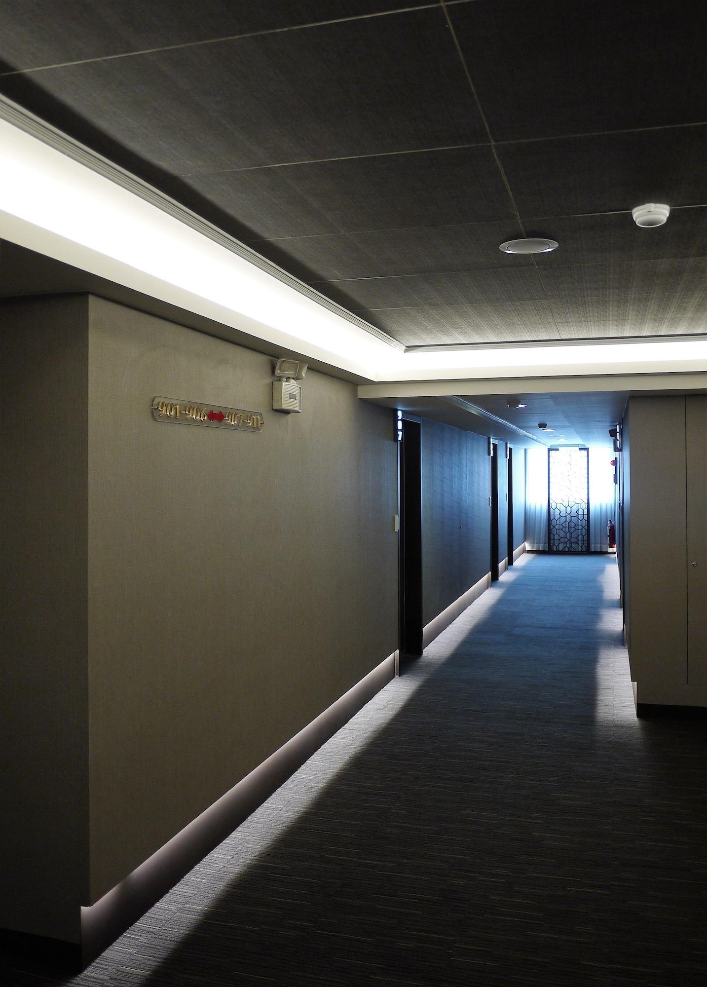 Varios Emperor Hotel