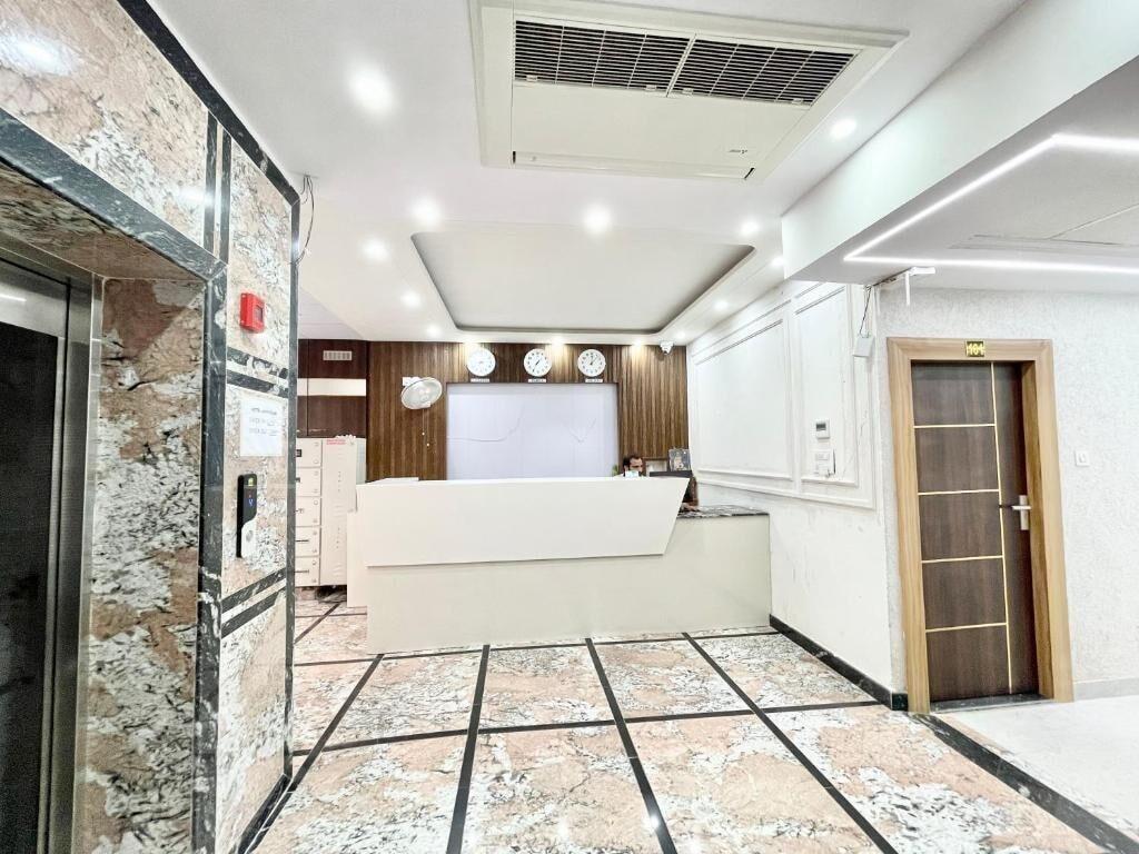 Vista Lobby Hotel LV Palace - near Ghats & Temples