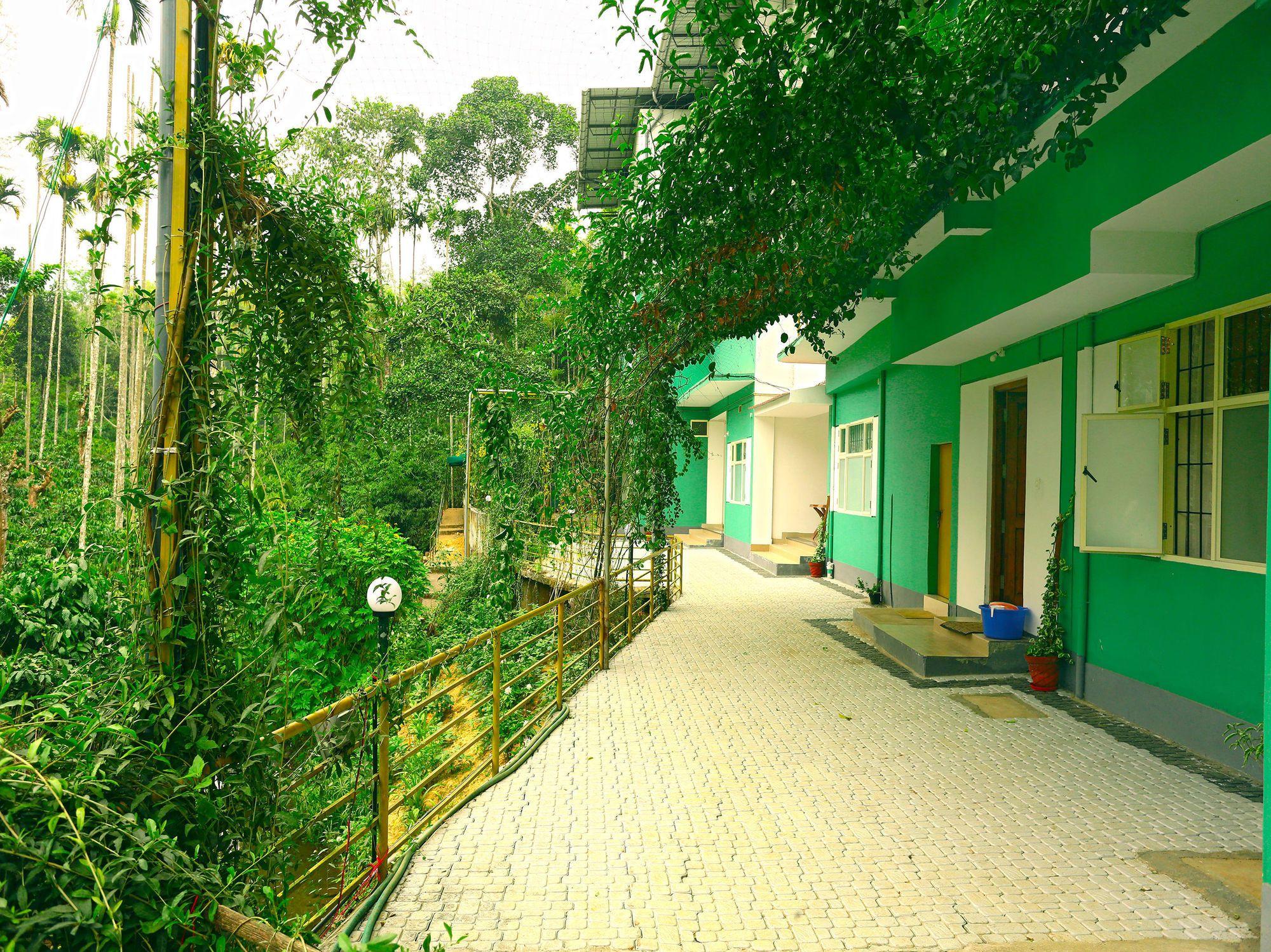 Vista Exterior OYO 11516 Wayanad Royal Stream