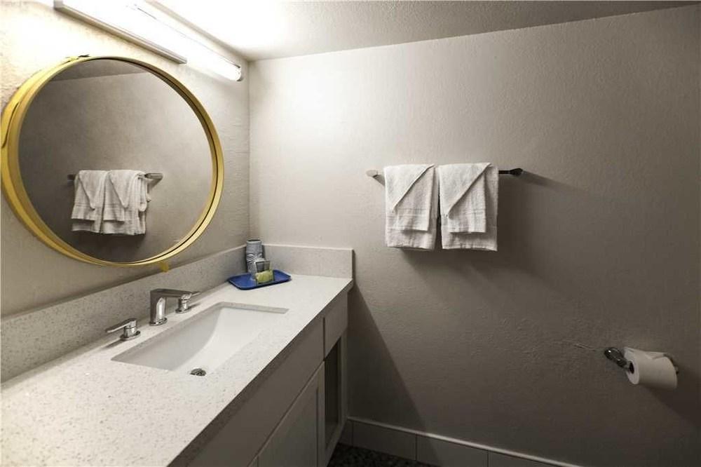 Baño White Sands #250 1 Bedroom 1 Bathroom Condo