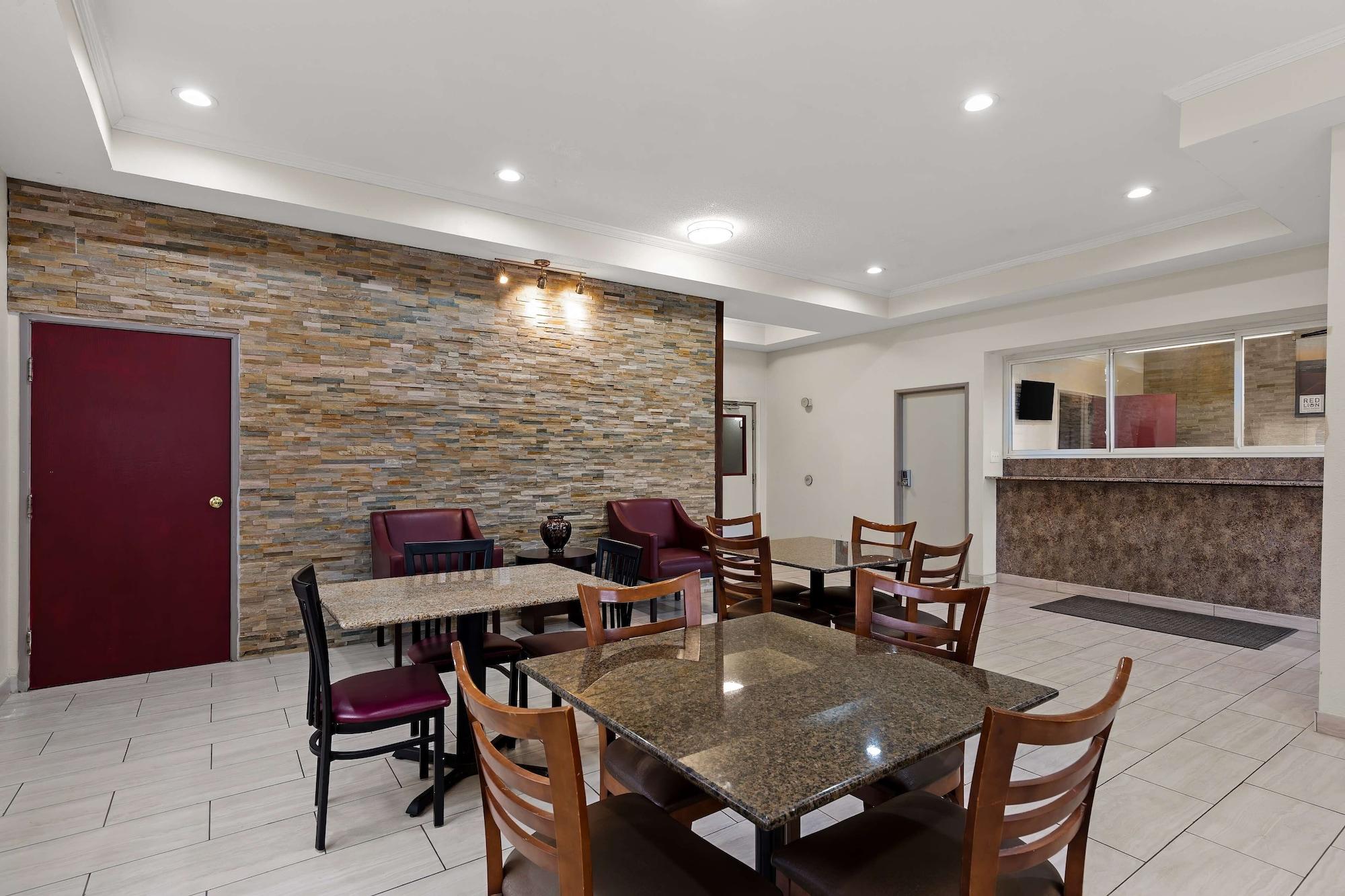 Restaurant Red Lion Inn & Suites Caseyville