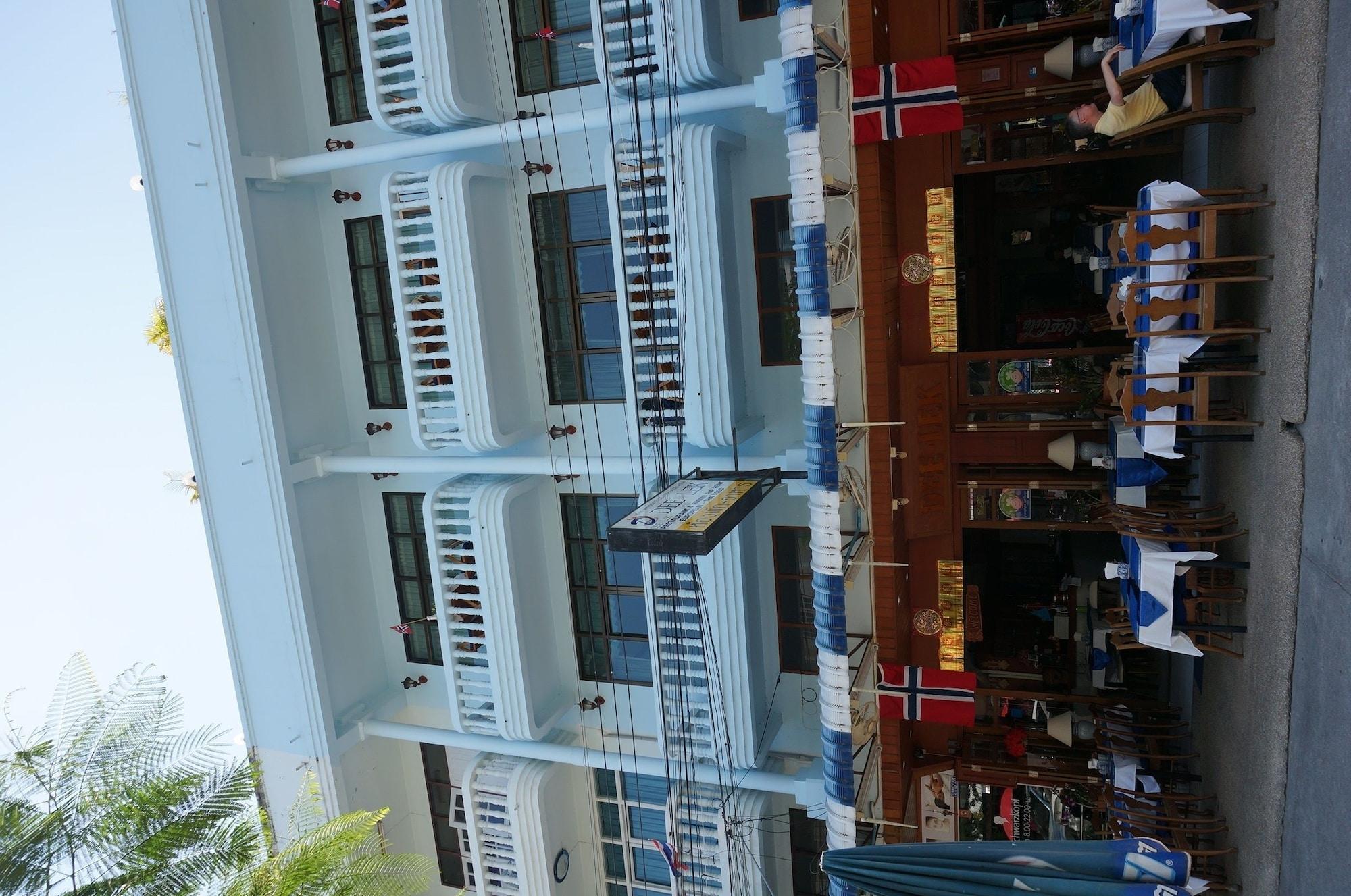 Varios Dee-Lek Guesthouse and Restaurant