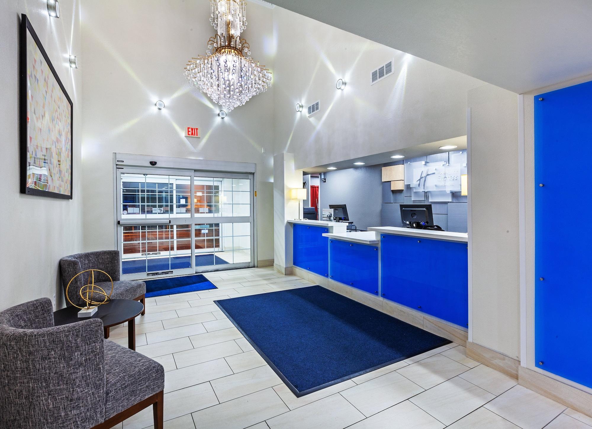 Vista Lobby Holiday Inn Express Hotel & Suites Jenks by IHG