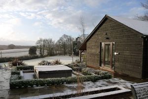 Alquiler Vacacional - A luxurious self-catering retreat for two, complete with indoor pool & hot tub.