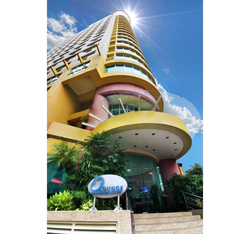 Vista Exterior Oxford Suites Makati