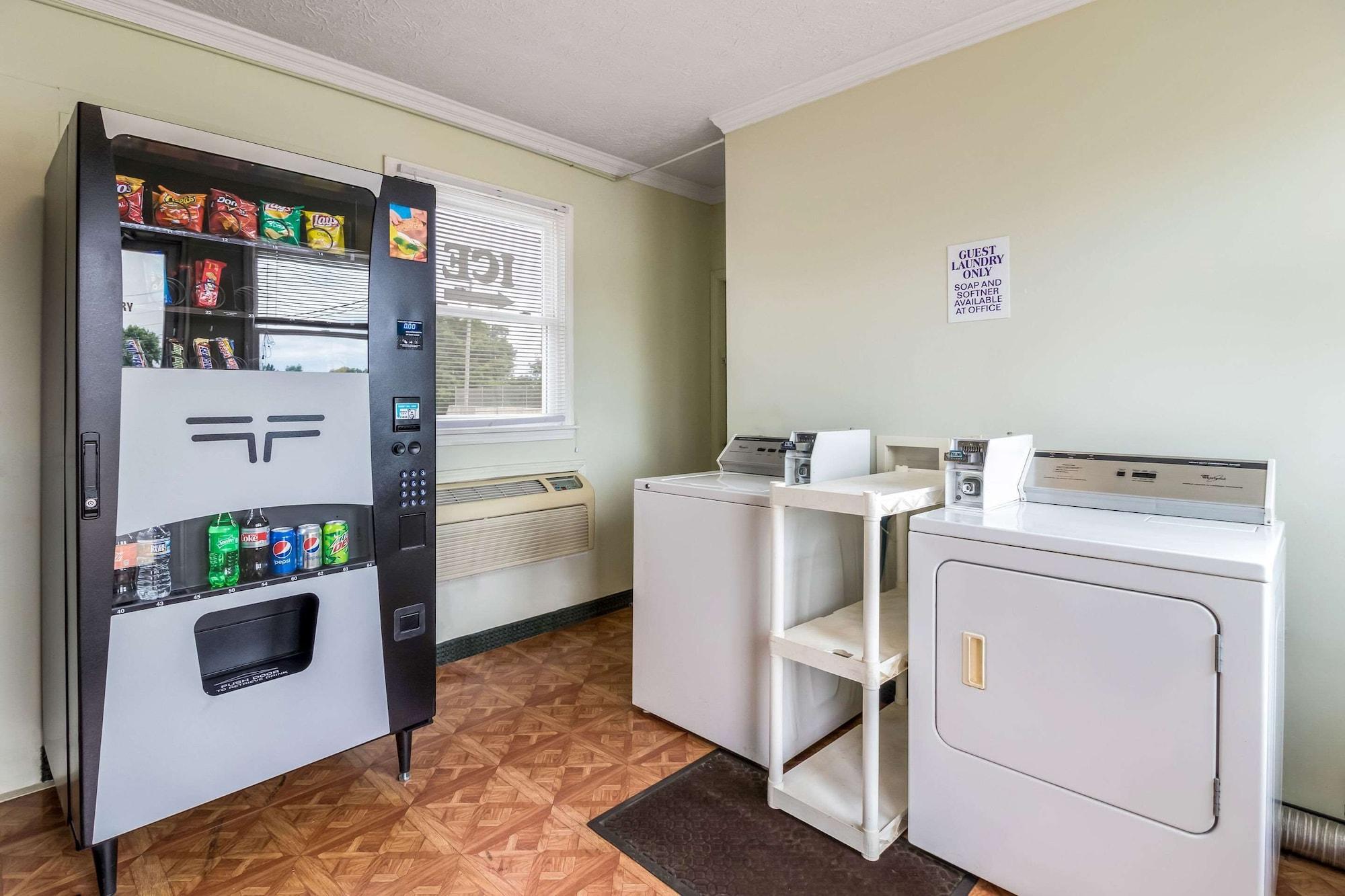 Comodidades del Alojamiento Rodeway Inn Cadiz