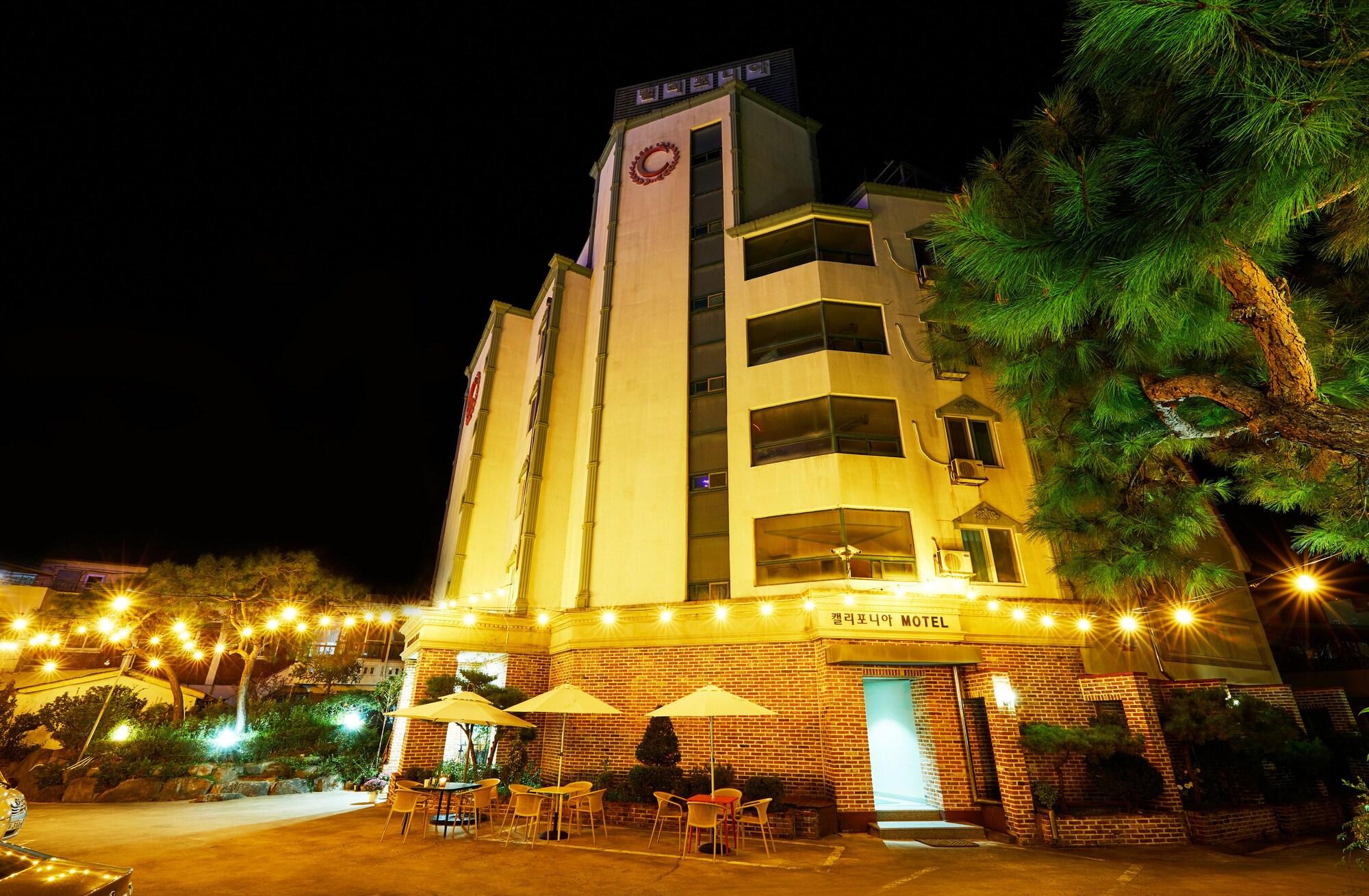 Varios California Hotel