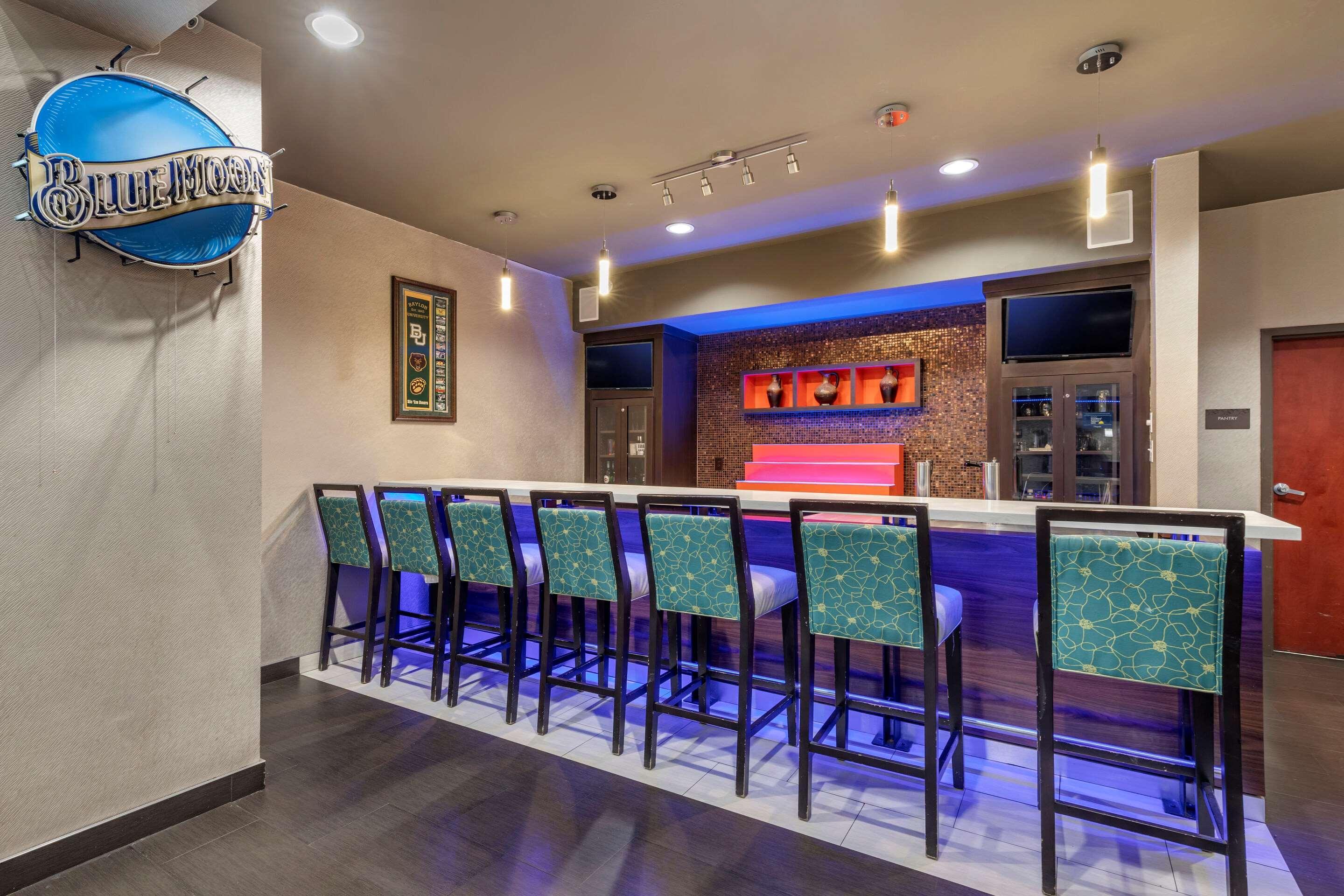 Bar/Salón Comfort Suites Waco North