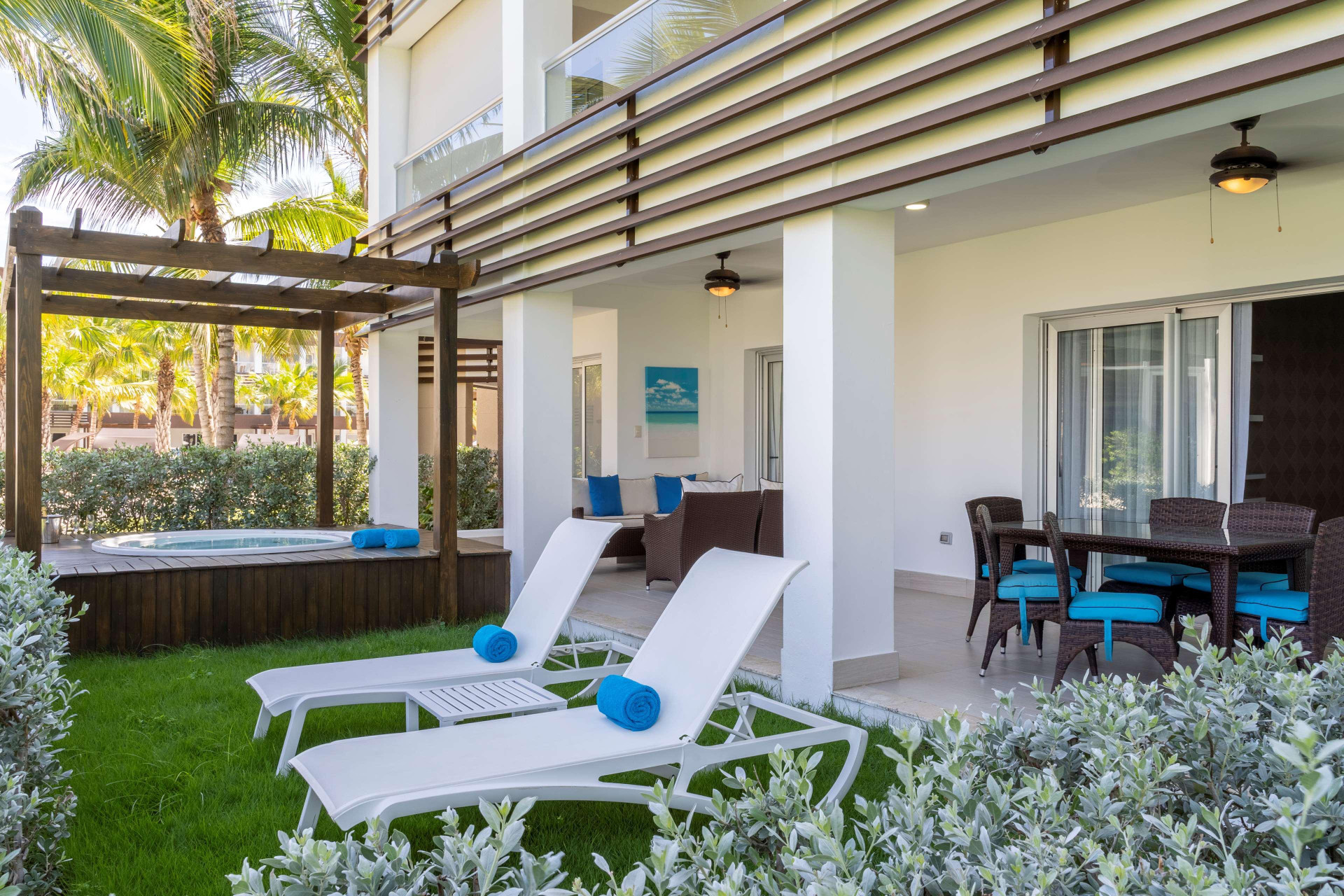 Vista Exterior Bluebay Grand Punta Cana Luxury All Inclusive