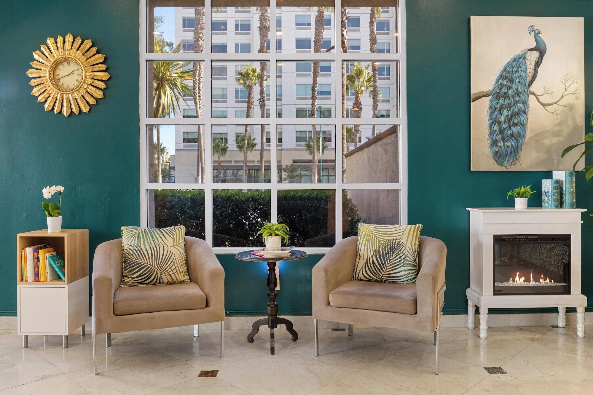 Vista Lobby Peacock Suites