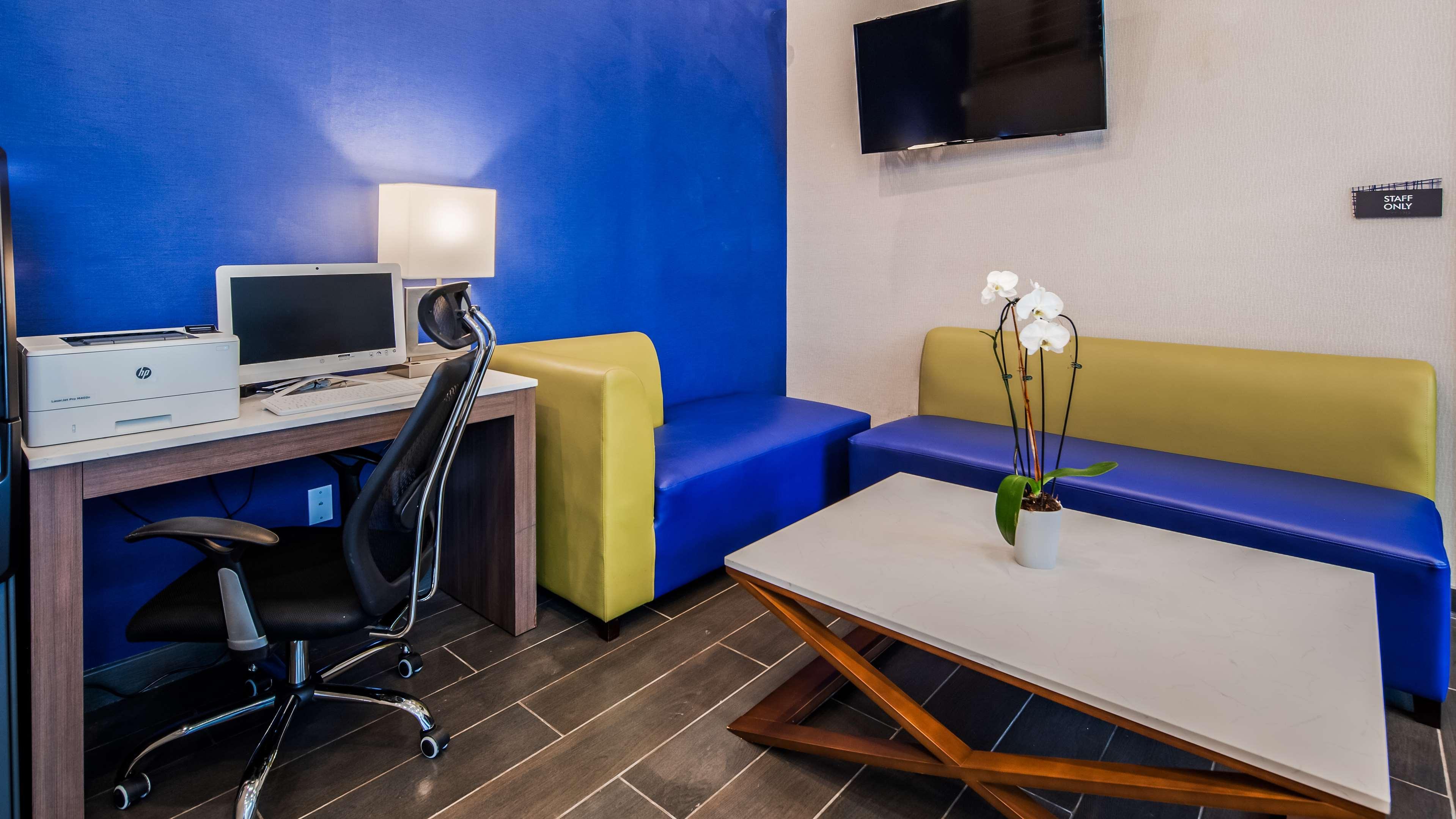 Centro de Negocios Best Western Plus Stadium Inn