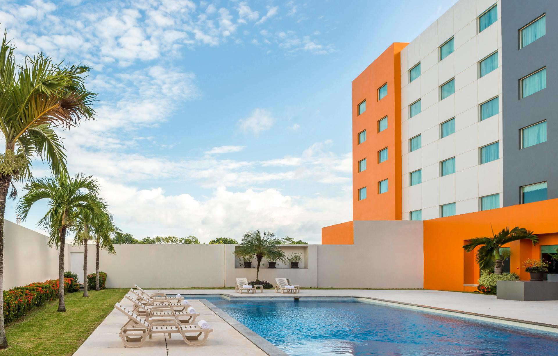 Vista da piscina Courtyard By Marriott Villa Hermosa Tabasco