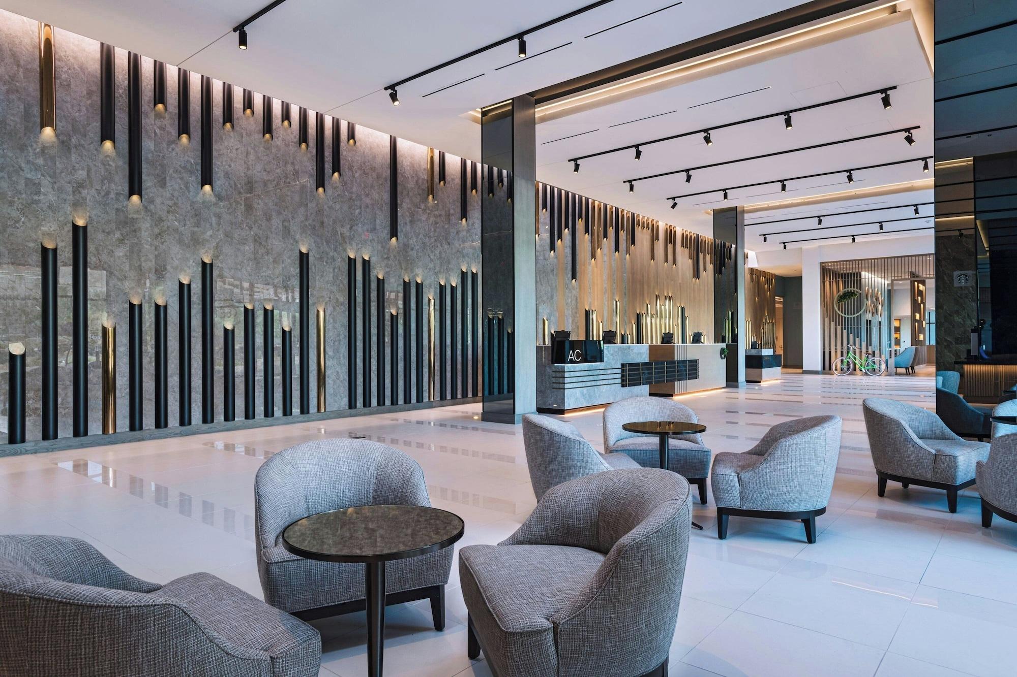 Vista Lobby AC Hotel Las Vegas Symphony Park