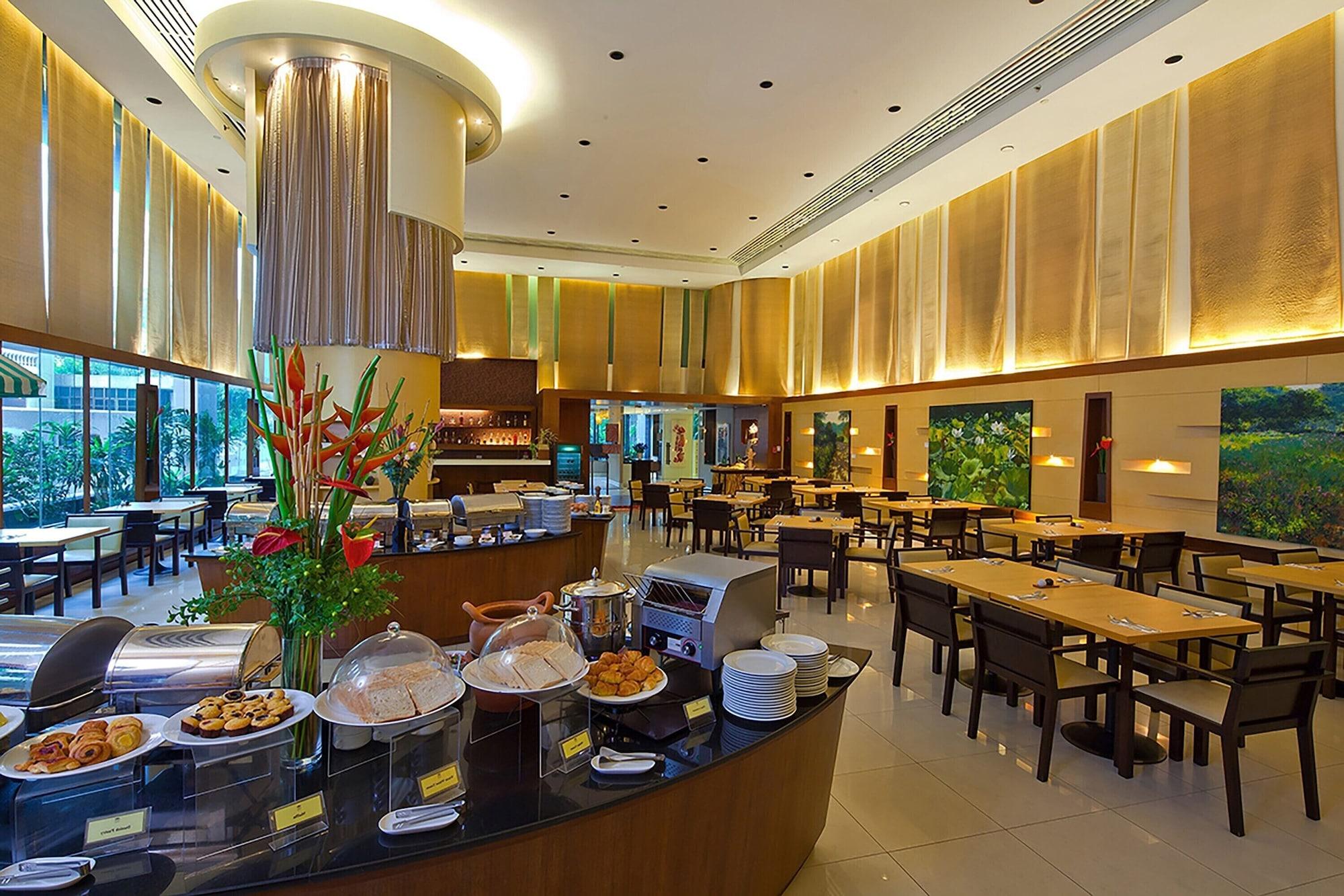 Restaurant Somerset Park Suanplu Bangkok
