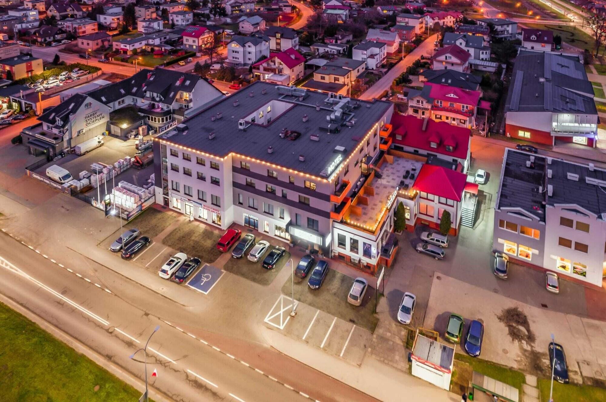 Varios Hotel 107