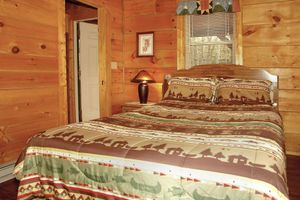 Alquiler Vacacional - Jon's Pond on Cosby Creek - 2 Bedrooms, 2 Baths, Sleeps 6 Cabin by RedAwning