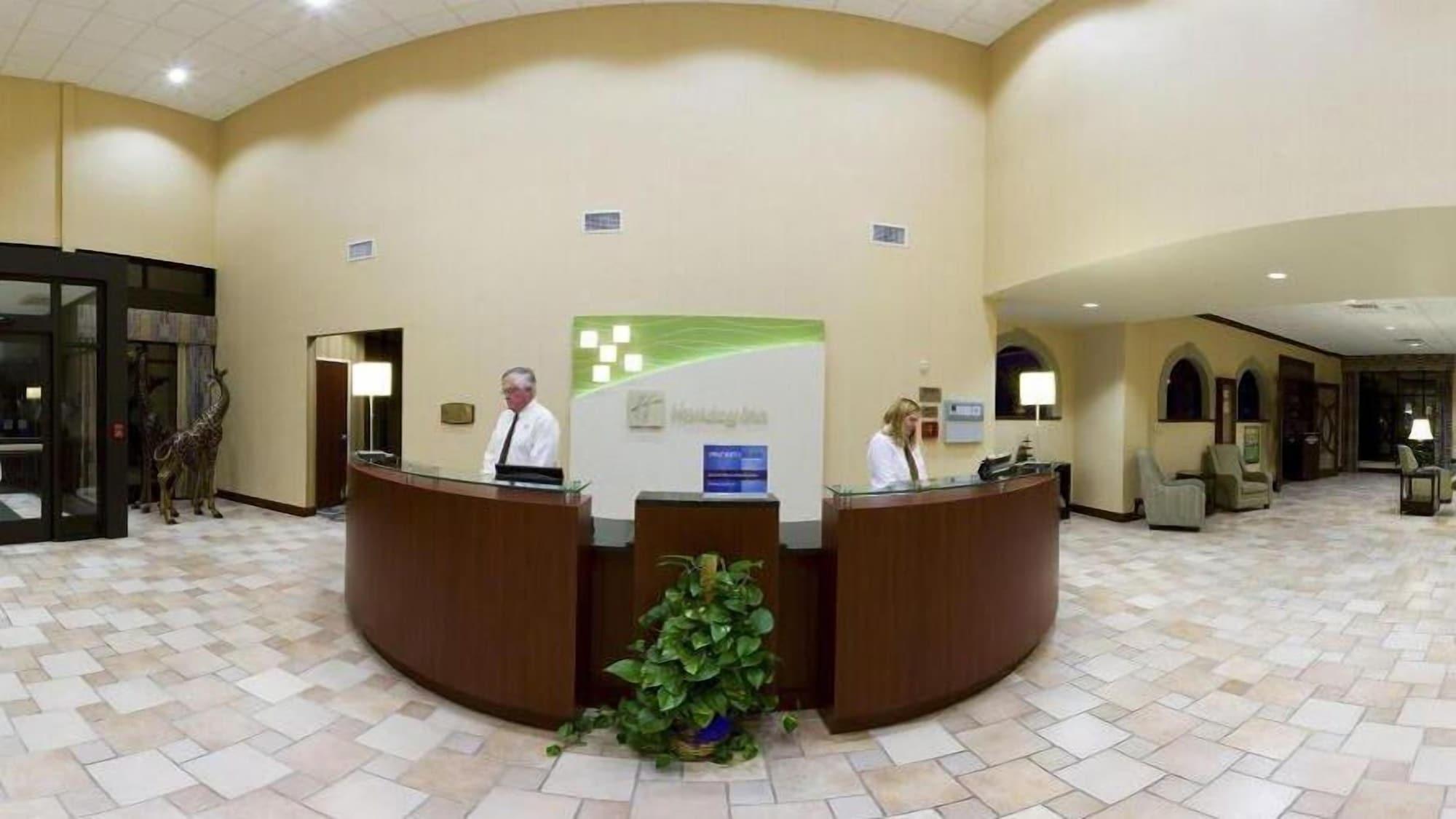 Vista Lobby Holiday Inn Quincy East by IHG